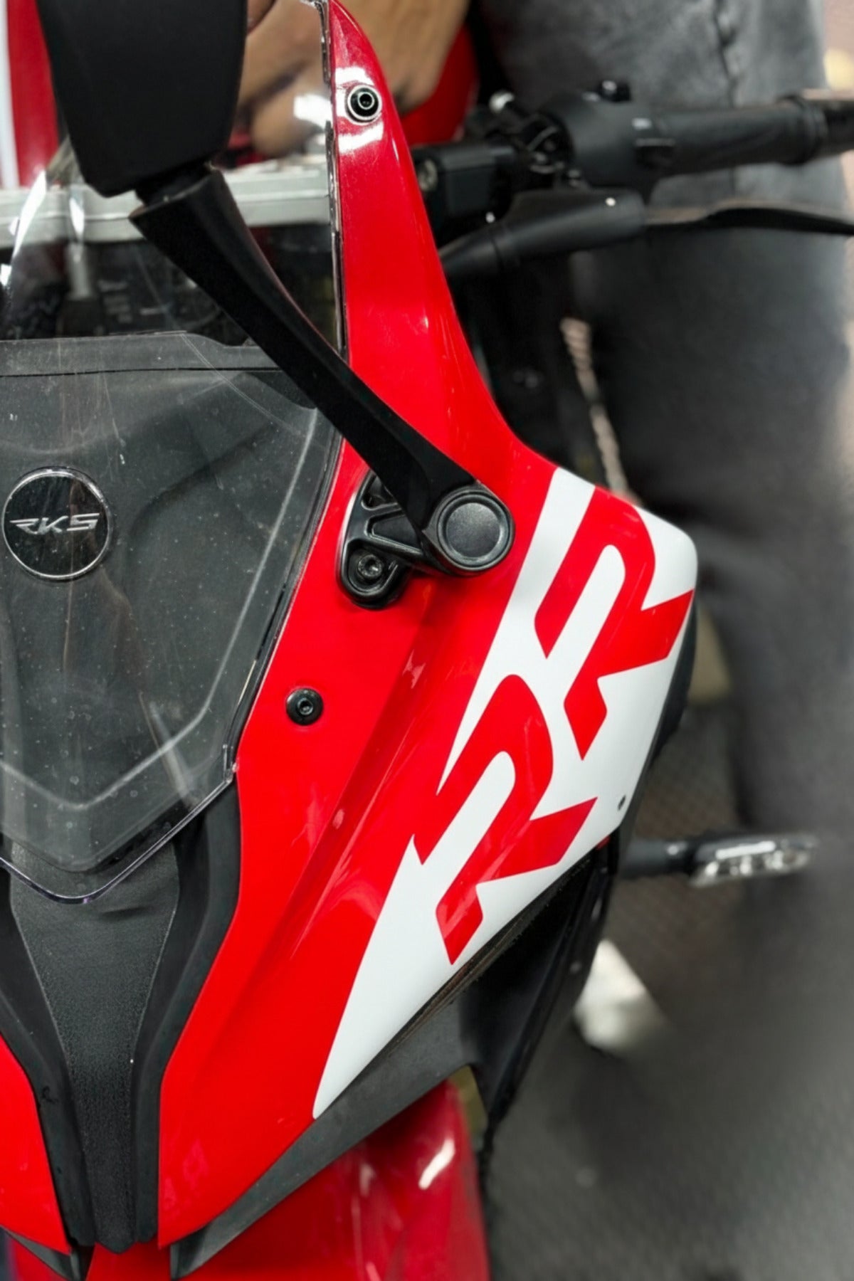 SRK 125 Kafa Grenajı için Uyumlu Beyaz Renk RR Sticker Etiket