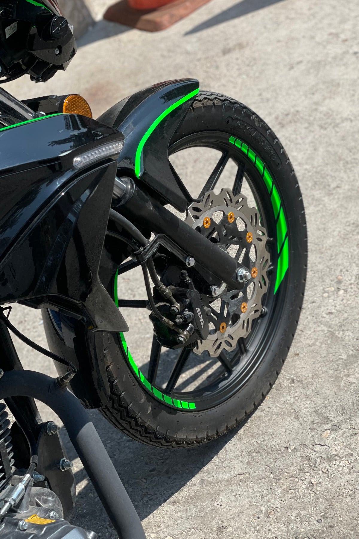 Motor Jantı için Neon Yeşil Dekoratif Jant Şeridi Seti ( 8 Parça Jant Şeridi)