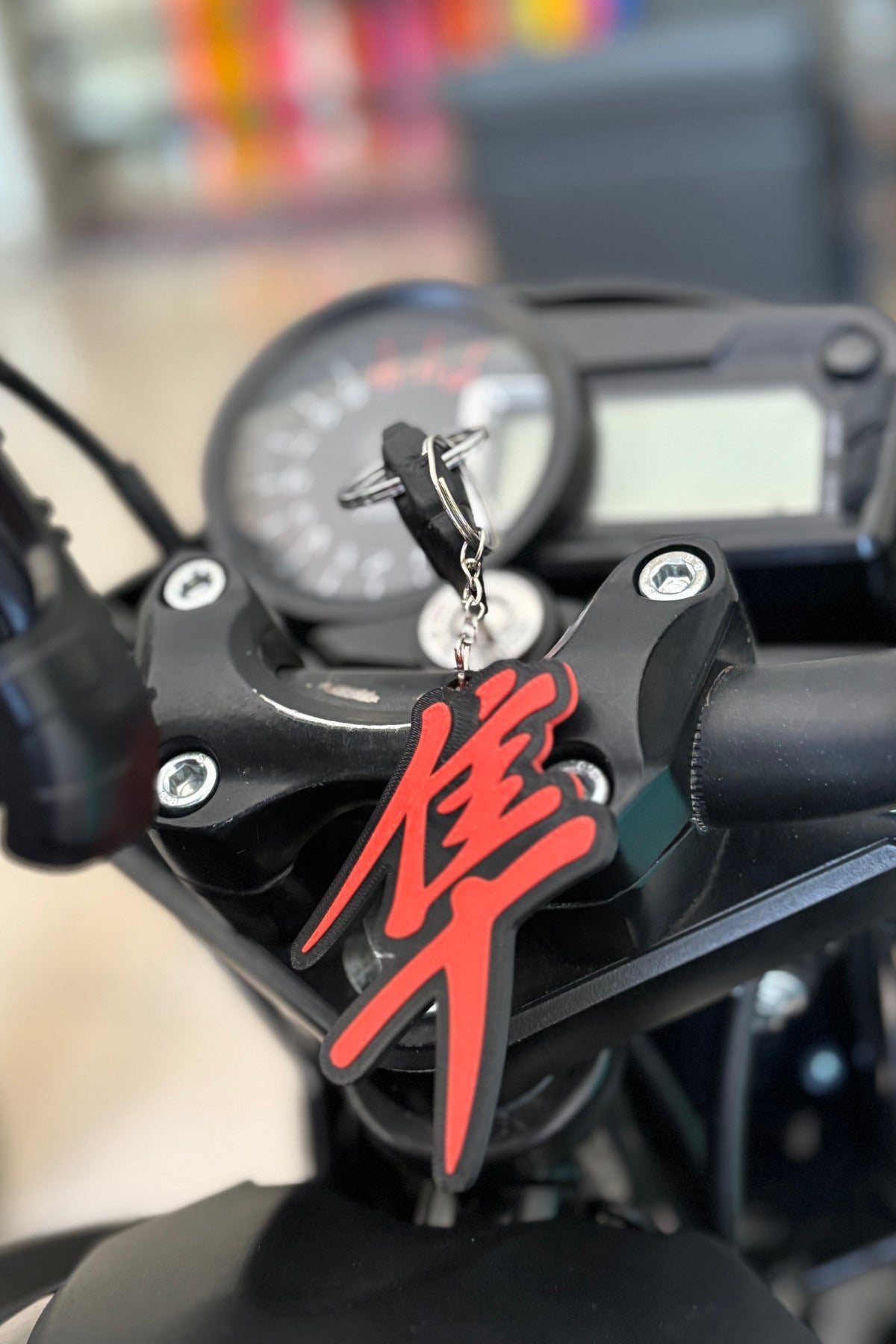Motor için Japonca Yazılı Hayabusa Logolu Anahtarlık