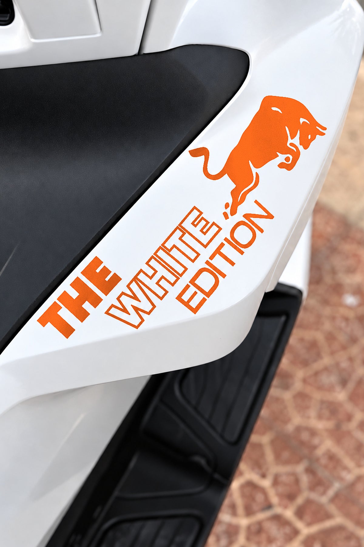 Honda PCX için The White Edition Boğa Enerji Sticker Etiket (1 Adet)