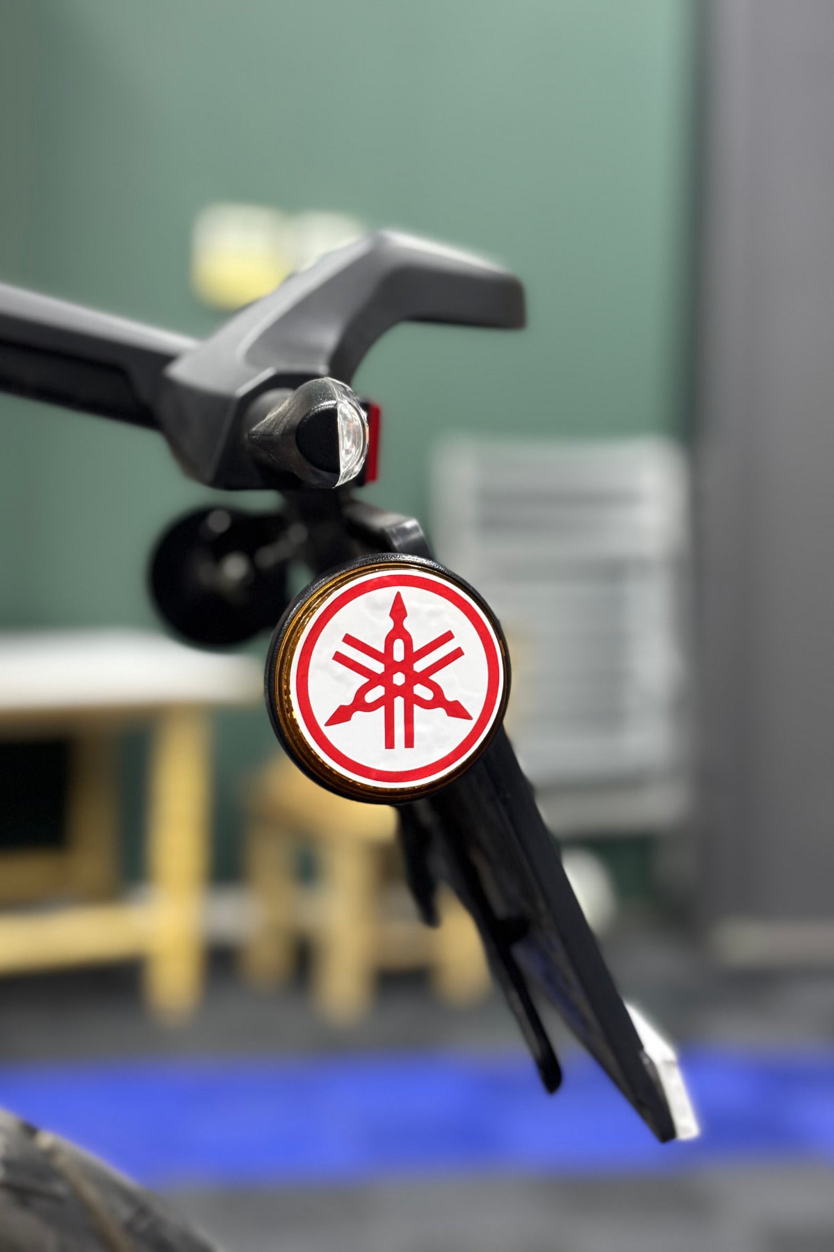 Yamaha Motosiklet Grubu Kedigözü Reflektörü için 5CMx5CM Sticker Etiket (2 Adet)