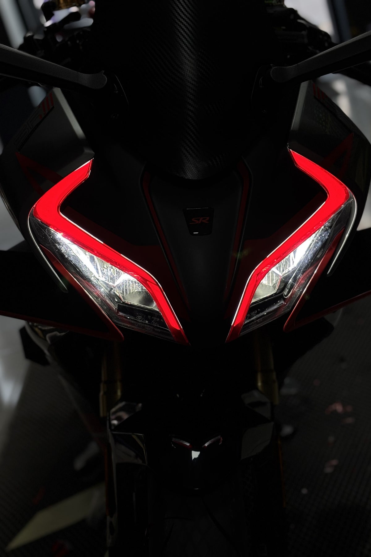 CFMOTO 450SR için Gündüz Ledi Kırmızı Far Tasarım Folyo Sticker