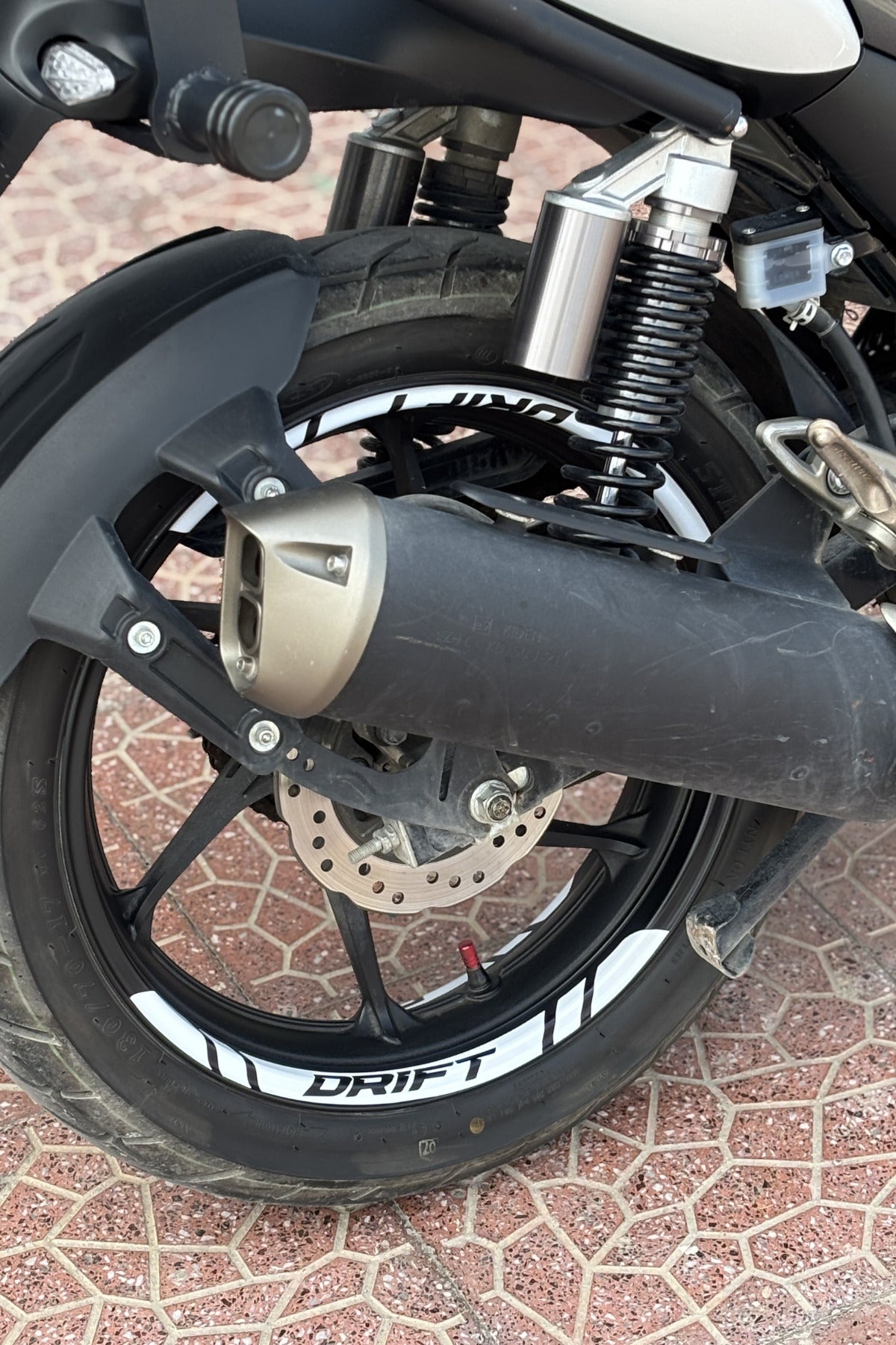 Mondial Drift-L için 8 Parça Jant Şeridi Sticker Seti (Tüm Jantlara Yeterlidir)