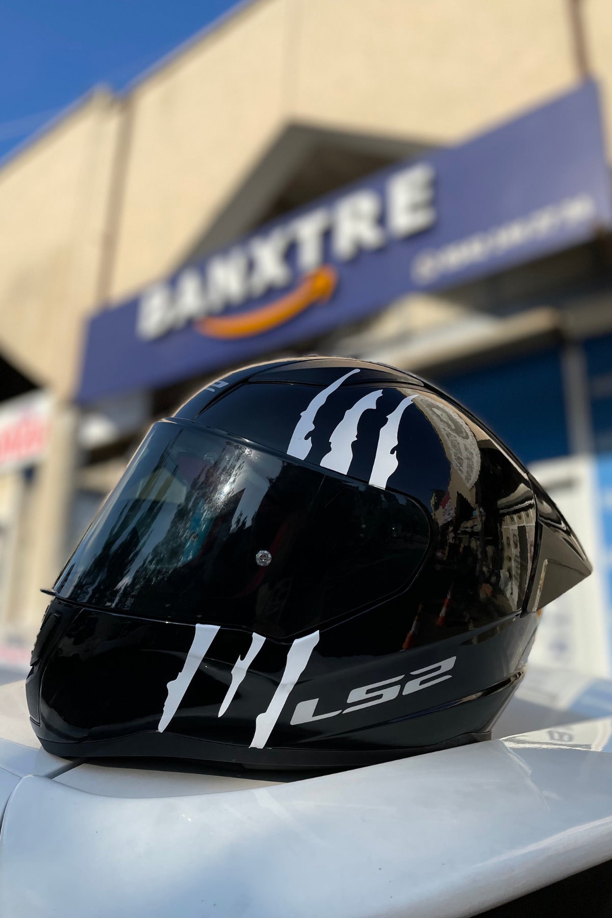 Kask için Dekoratif Beyaz Renk Pençe İzi Sticker Etiket 18CMx6CM (1 Adet)