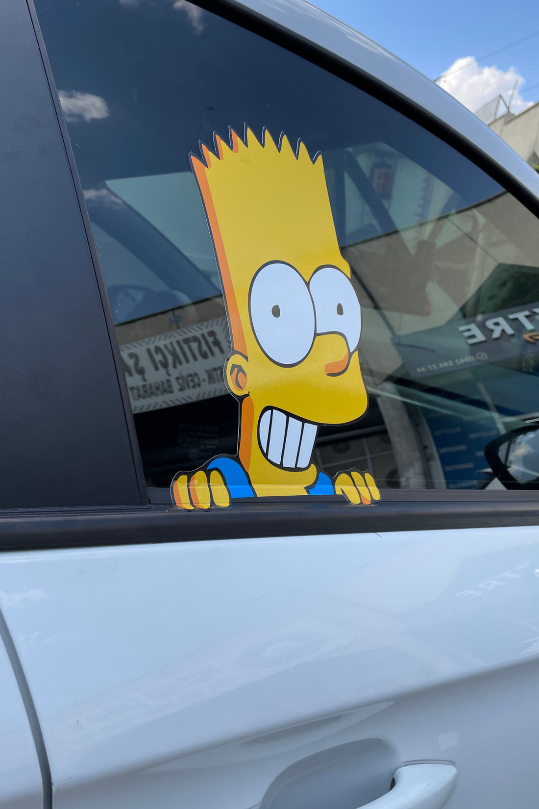 Araba Camı için Camdan Bakan Simpsonlar (Sağ Taraf  )Sticker Etiket 30CMx20CM (1 Adet)