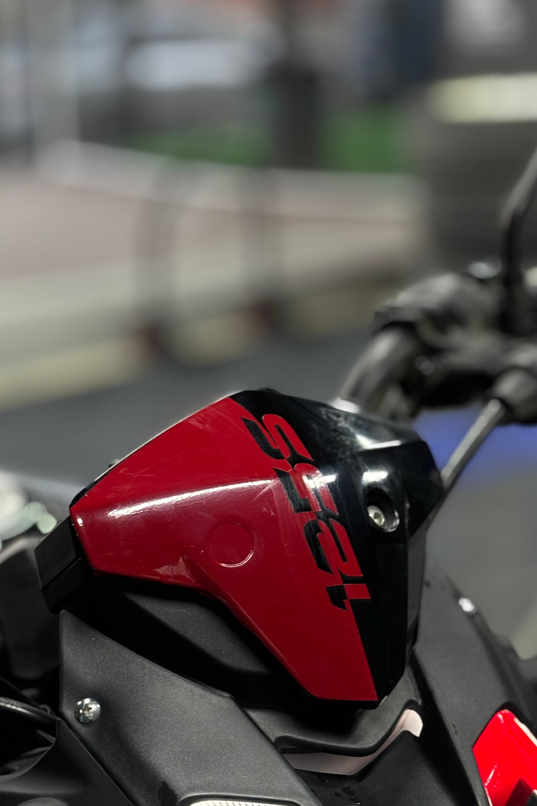 Benelli 125S ve RKS RK125s için 125S Yazılı Kırmızı Kafa Sticker Etiket (1 Adet)