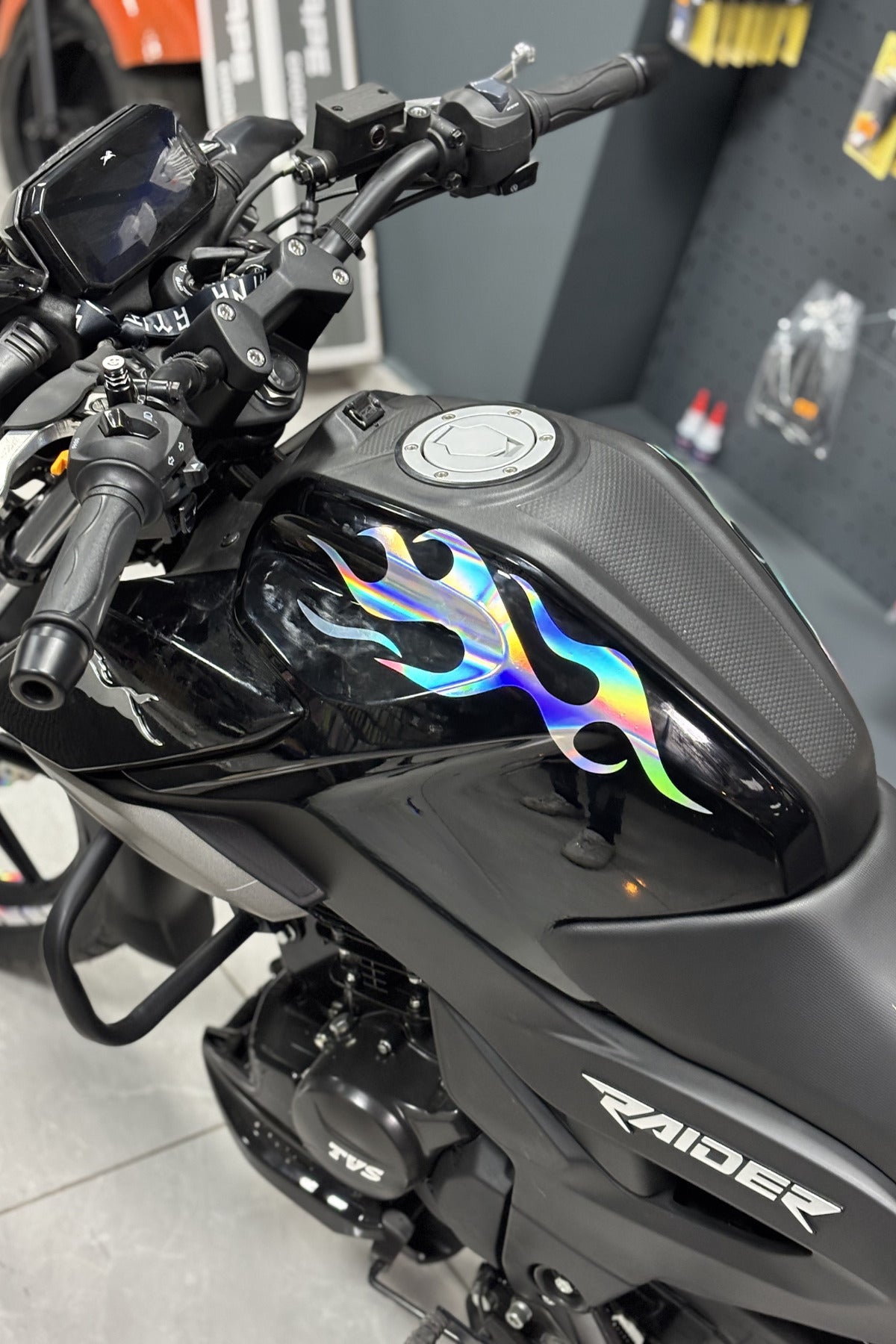 Motor için Hologramlı Renk Değiştiren 2'li Alev Ateş Sticker Etiket Seti (30CMx10CM)