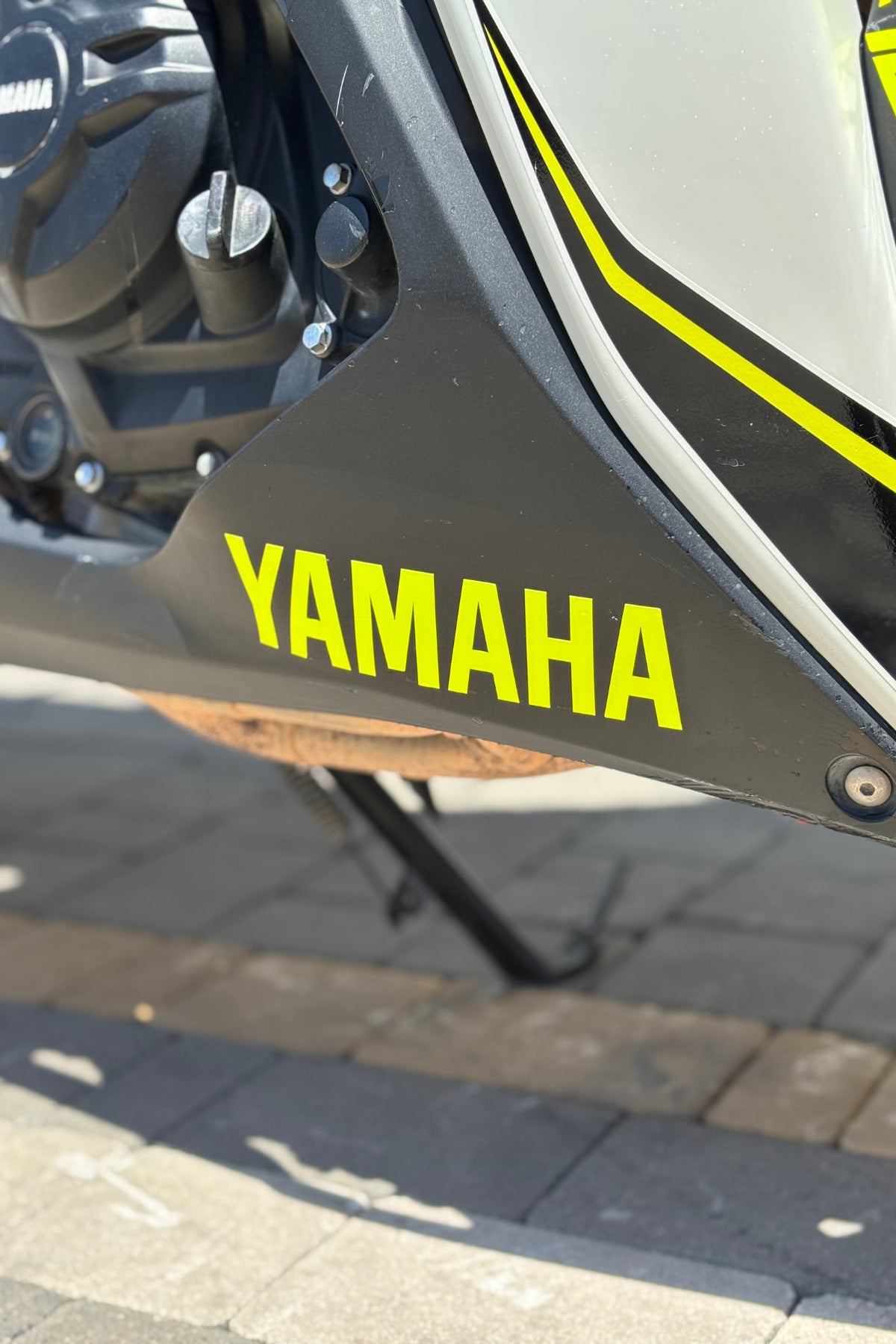 Yamaha Motor Grubu için Alt Sakal için Neon Sarı Yamaha Yazı Sticker