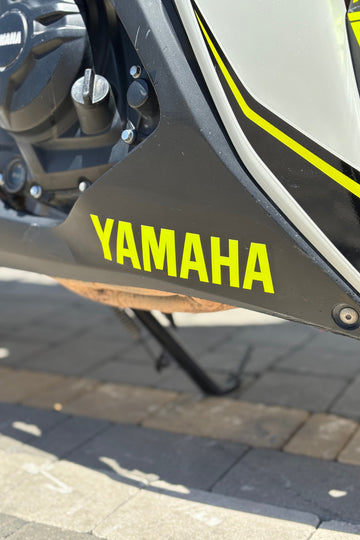 Yamaha Motor Grubu için Alt Sakal için Neon Sarı Yamaha Yazı Sticker