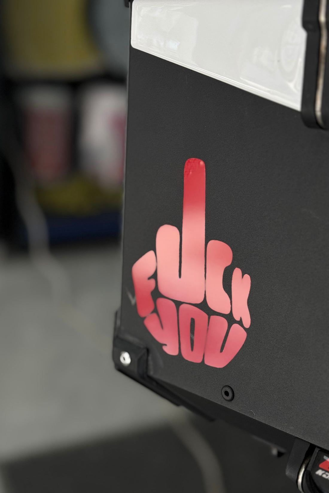 Motor-Araba-Kask için Kırmızı FCK You Orta Parmak Sticker Etiket (11CMx9CM)