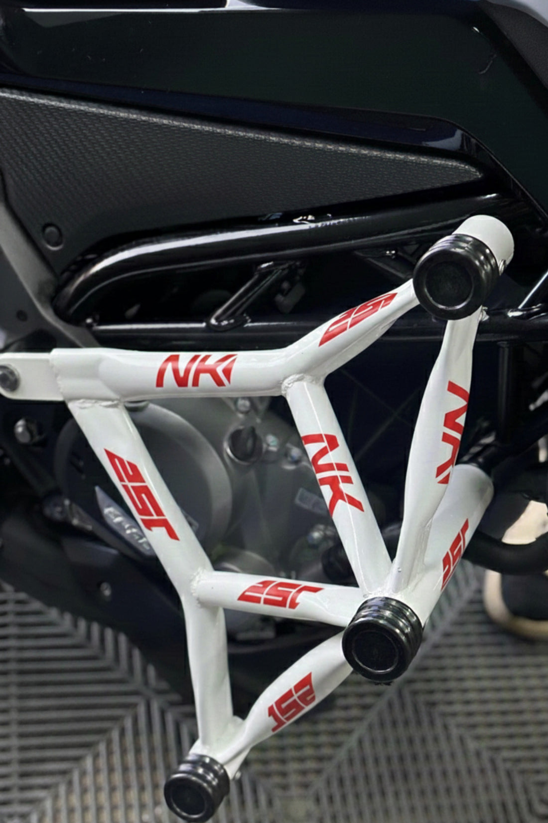 CFMOTO NK250 için Demir Koruma Yazılı Sticker Seti