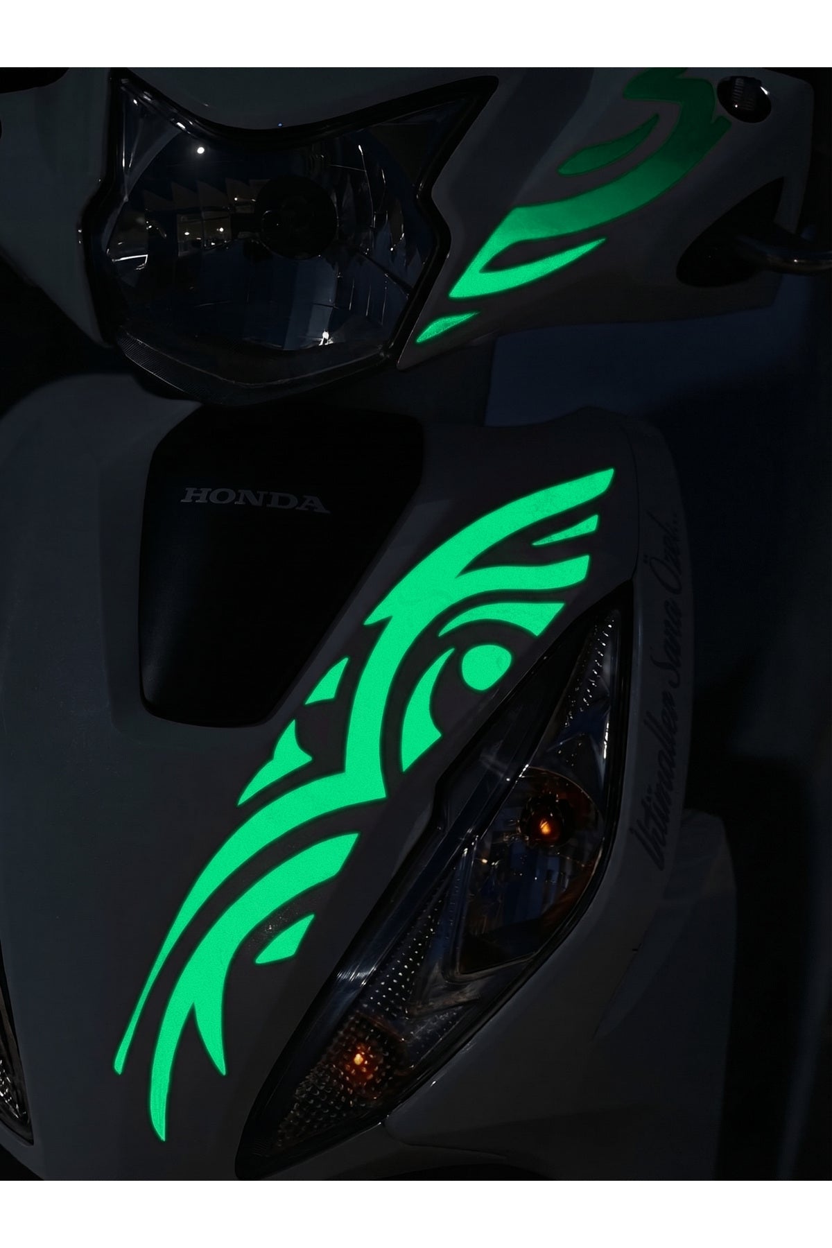 Honda Dio için Reflektörlü Dövme Tribal Desen Sticker (2 Parça)