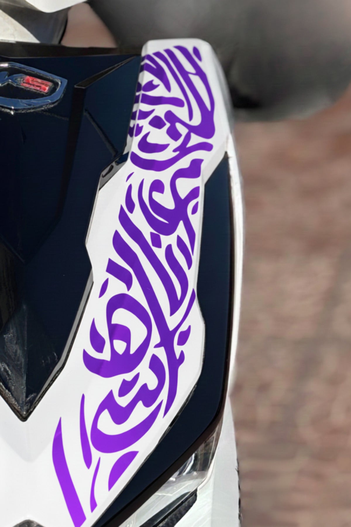 RKS VRS125 Uyumlu Far Üstü Tribal Kaligraf Sticker Etiket (Kesme Biçmesiz Tam Uyumlu)