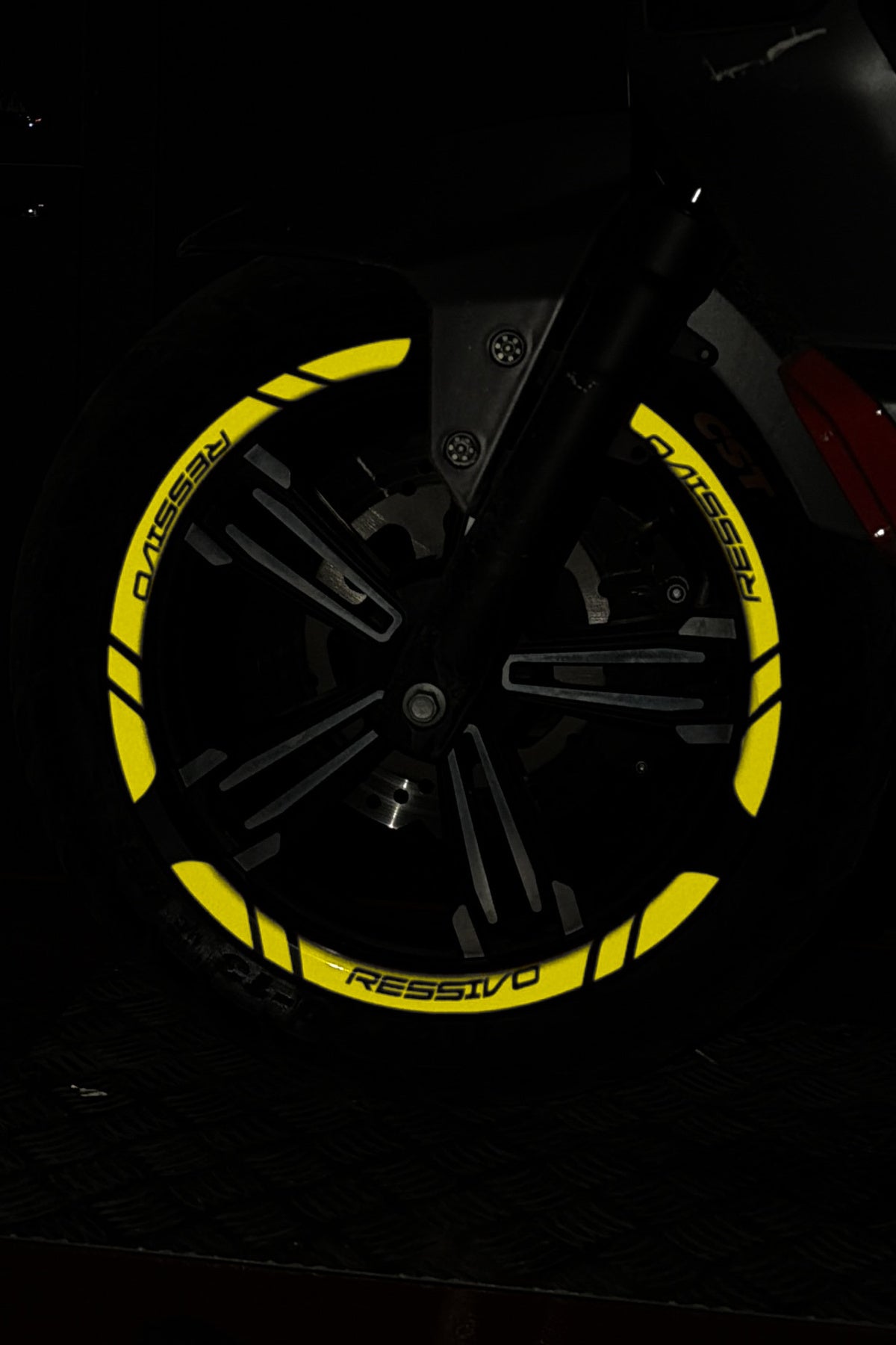 Mondial Ressivo Scooter için Reflektörlü 12 Parça Jant Şeridi Sticker Seti (Ön ve Arka Yeterli)