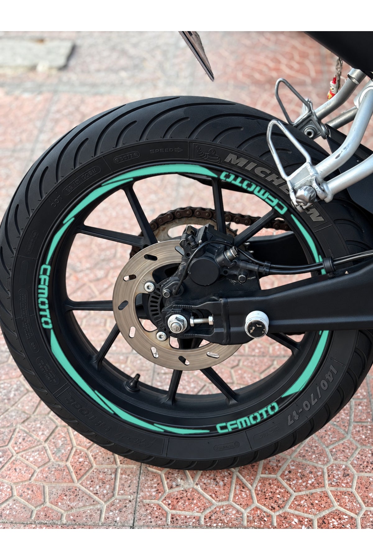 CFMOTO Motosikletler için 17 Inch Tüm Jantlara Uyumlu Universal Jant Şeridi+CFMOTO Yazıları (Ön ve Arka Janta Yeterli)