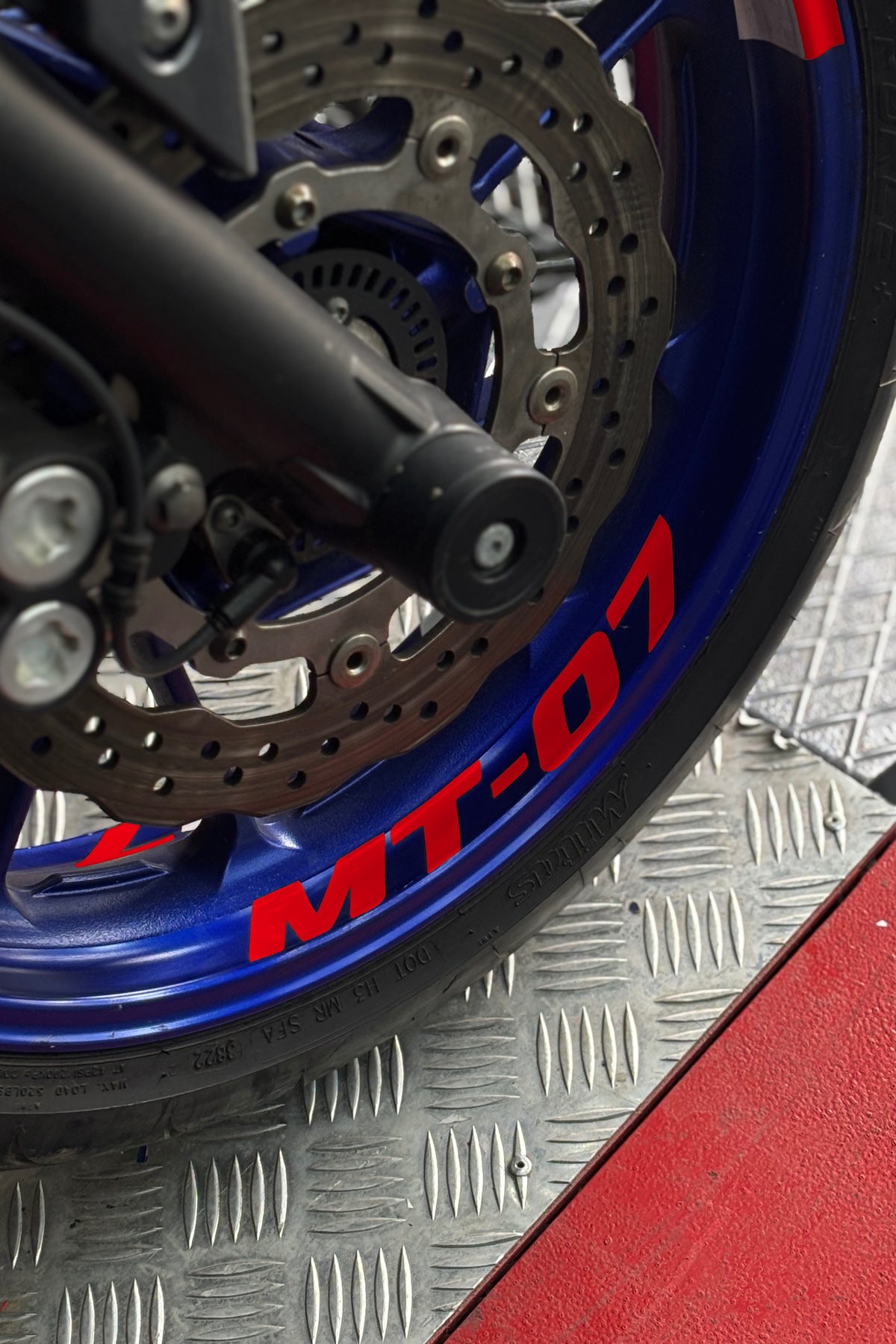 Yamaha MT-07 için Jant içi MT-07 Yazı Sticker Etiket ( 4 Adet) (Tüm Yıllara Uyumlu)