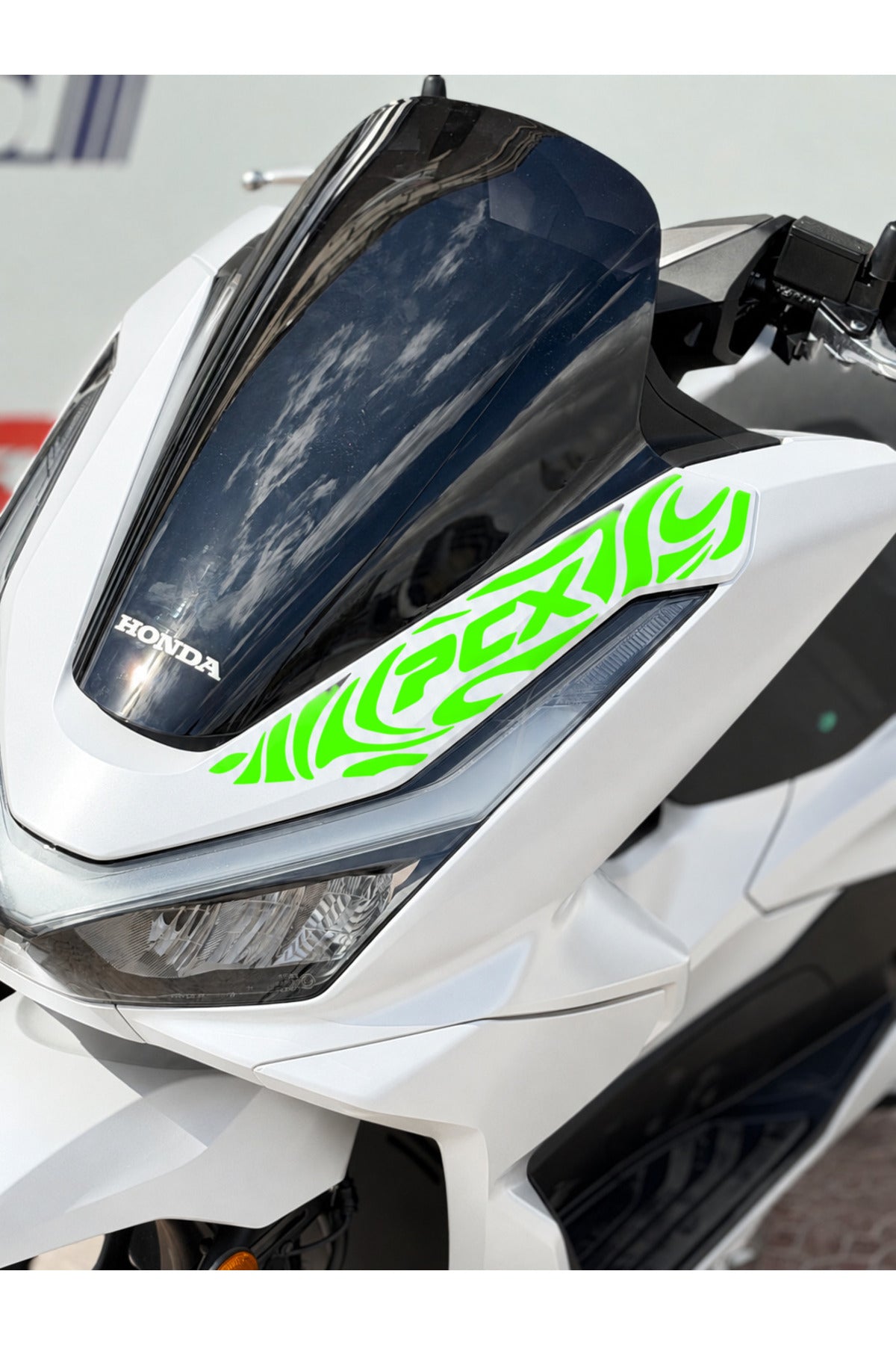 Honda PCX Deluxe için Ön Panel PCX Yazılı Tribal Yazı Dövme Sticker (2025-2026 Uyumlu)
