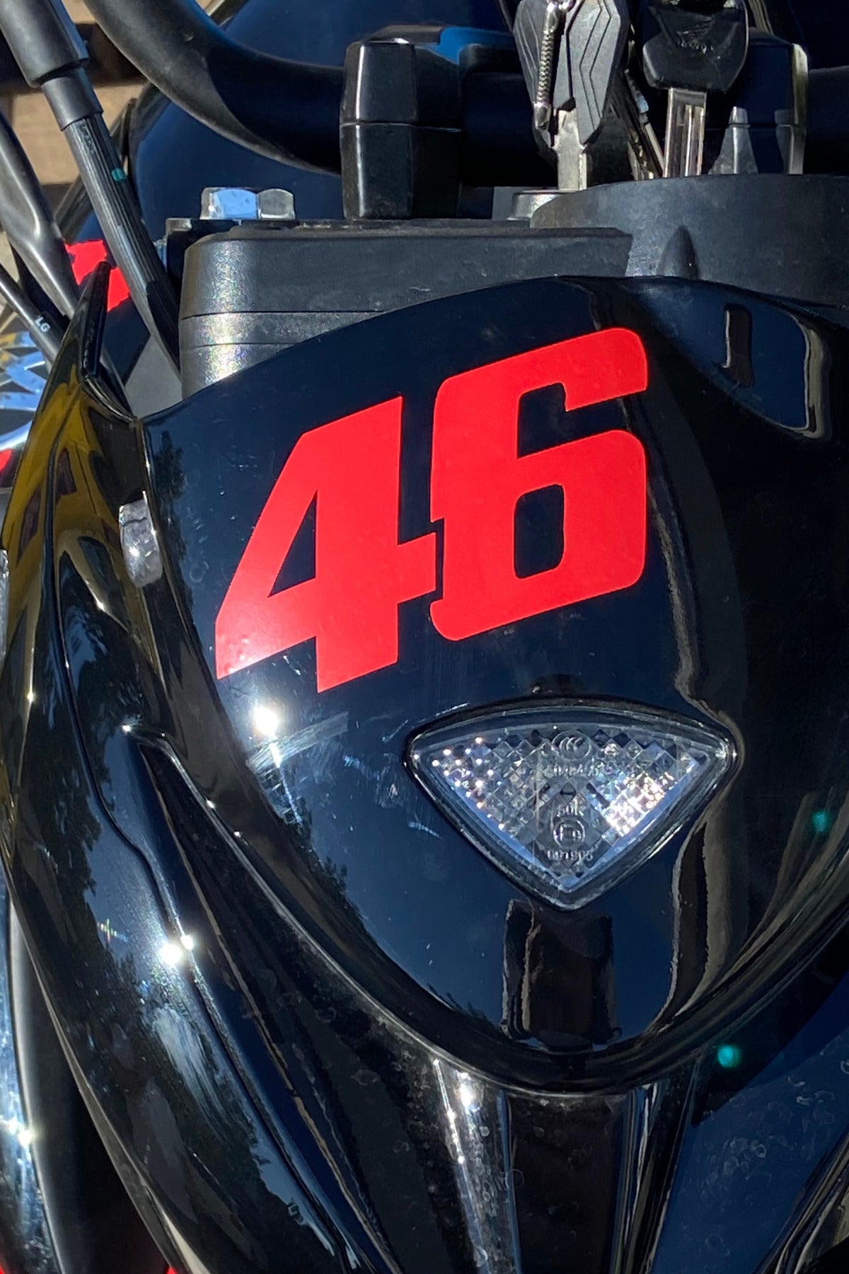 Motor-Araba-Kask için Kırmızı 46 Yarış Stili Logo Sticker Etiket (1 Adet)