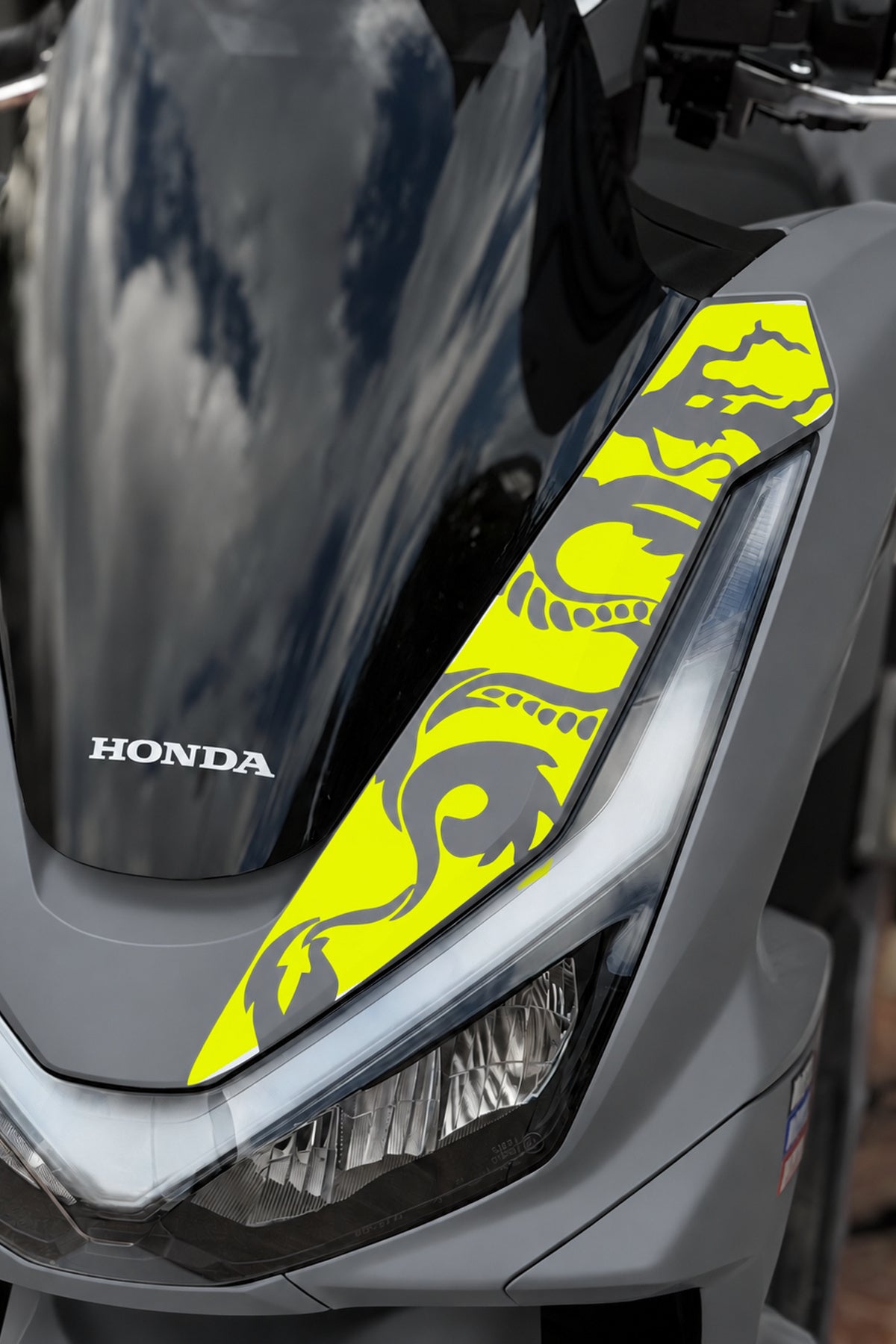 Honda PCX Deluxe Yeni Kasa 2025-2026 Uyumlu Ejder Desenli Ön Panel Sticker