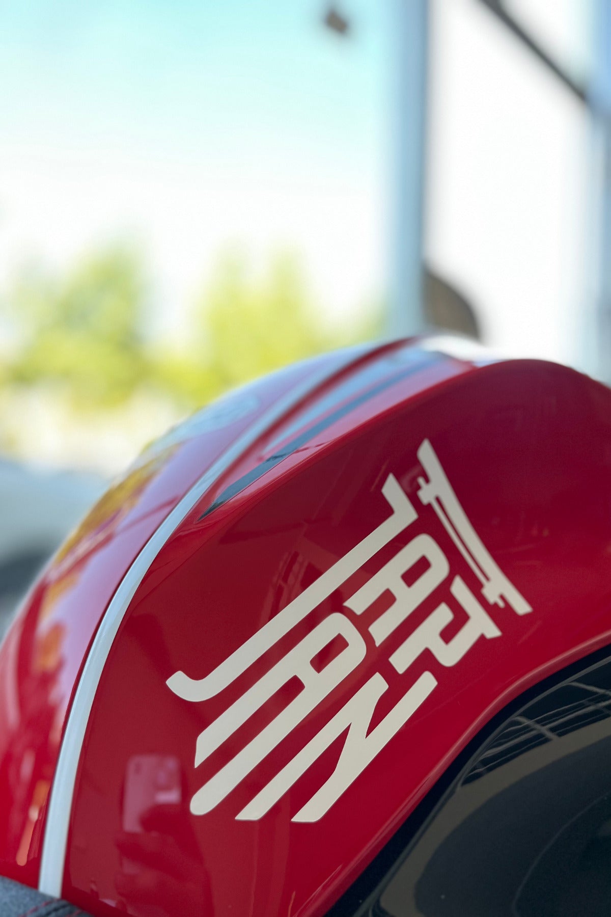 Motor ve Kask için Beyaz Renk Motifli Japan Sticker Etiket (1 Adet)