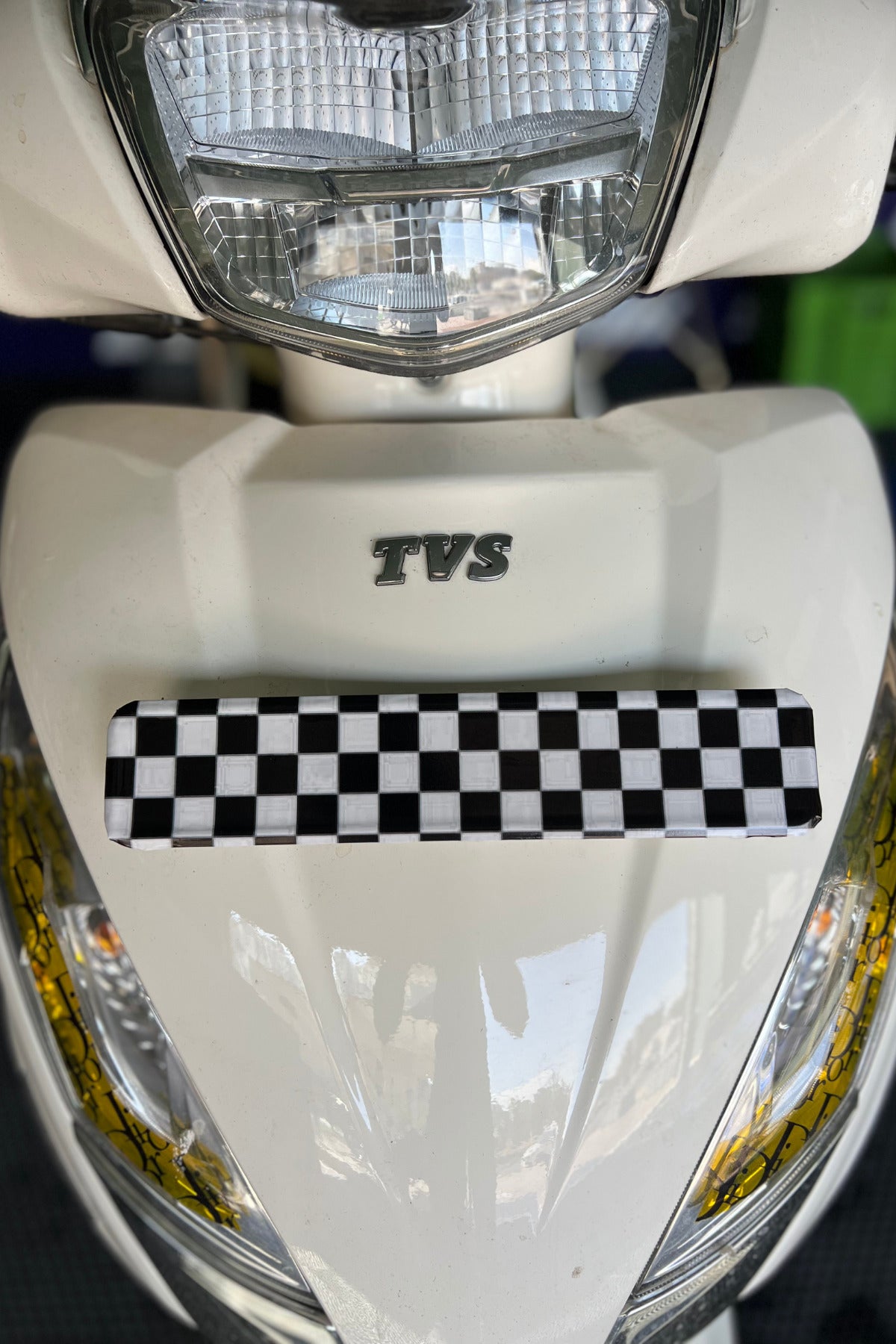 TVS Jupiter 125 Ön Plakası için Bayrak ve Desenli Sticker