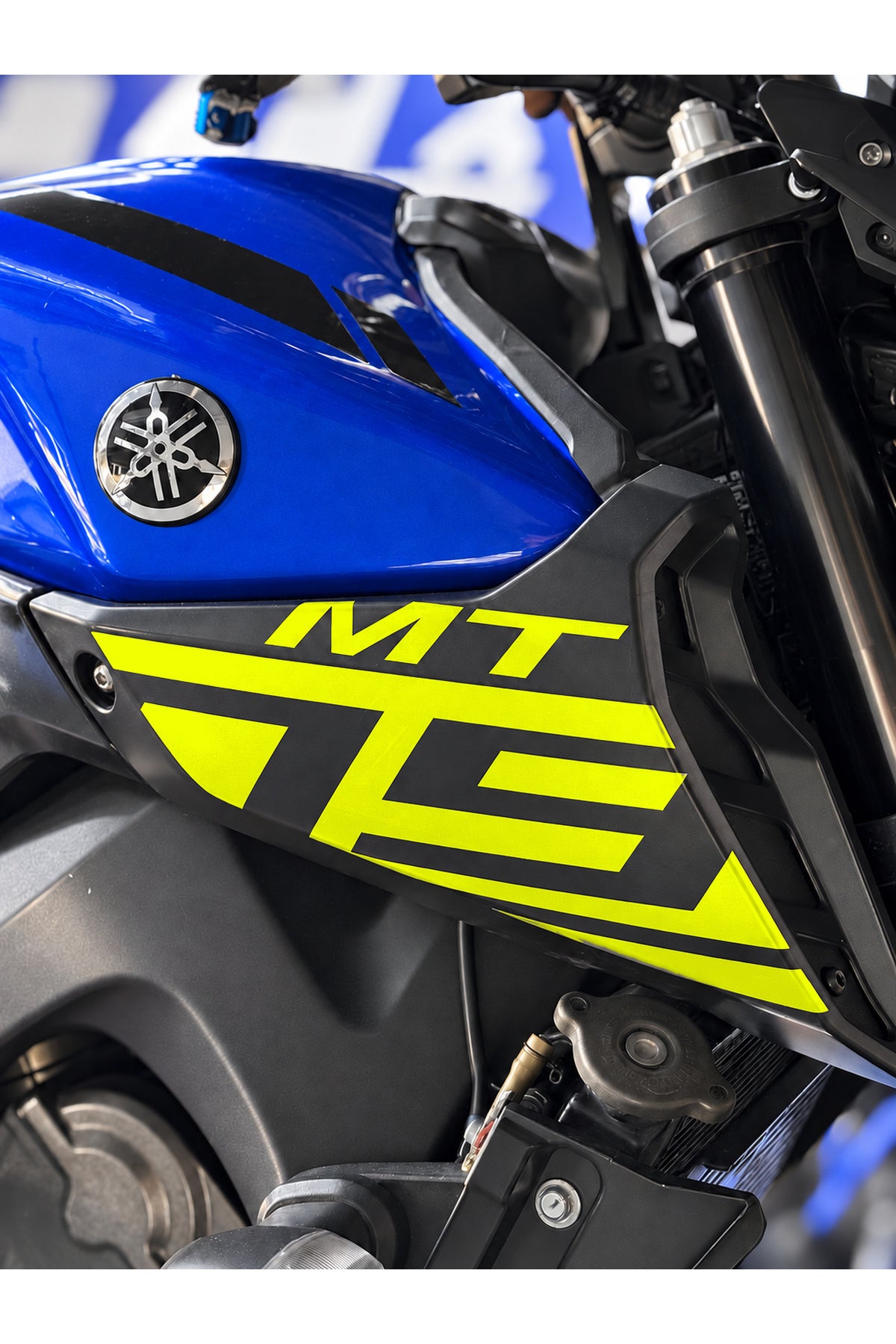 Yamaha MT-09 için Yan Grenajlara Uyumlu Kaplamalı MT-09 Sticker Etiket (2018-2019-2020)