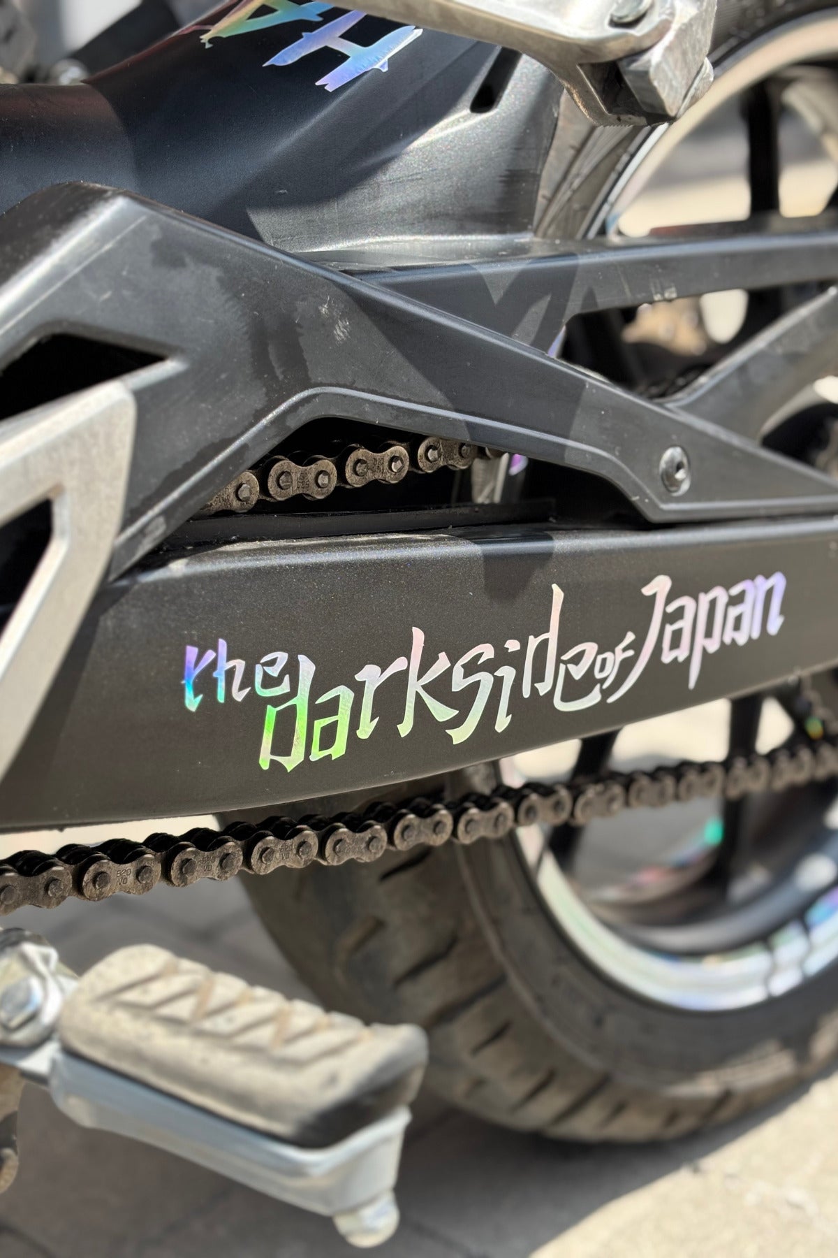Motosiklet için Hologramlı Eğik The Dark Side of Japan Sticker Etiket (1 Adet)