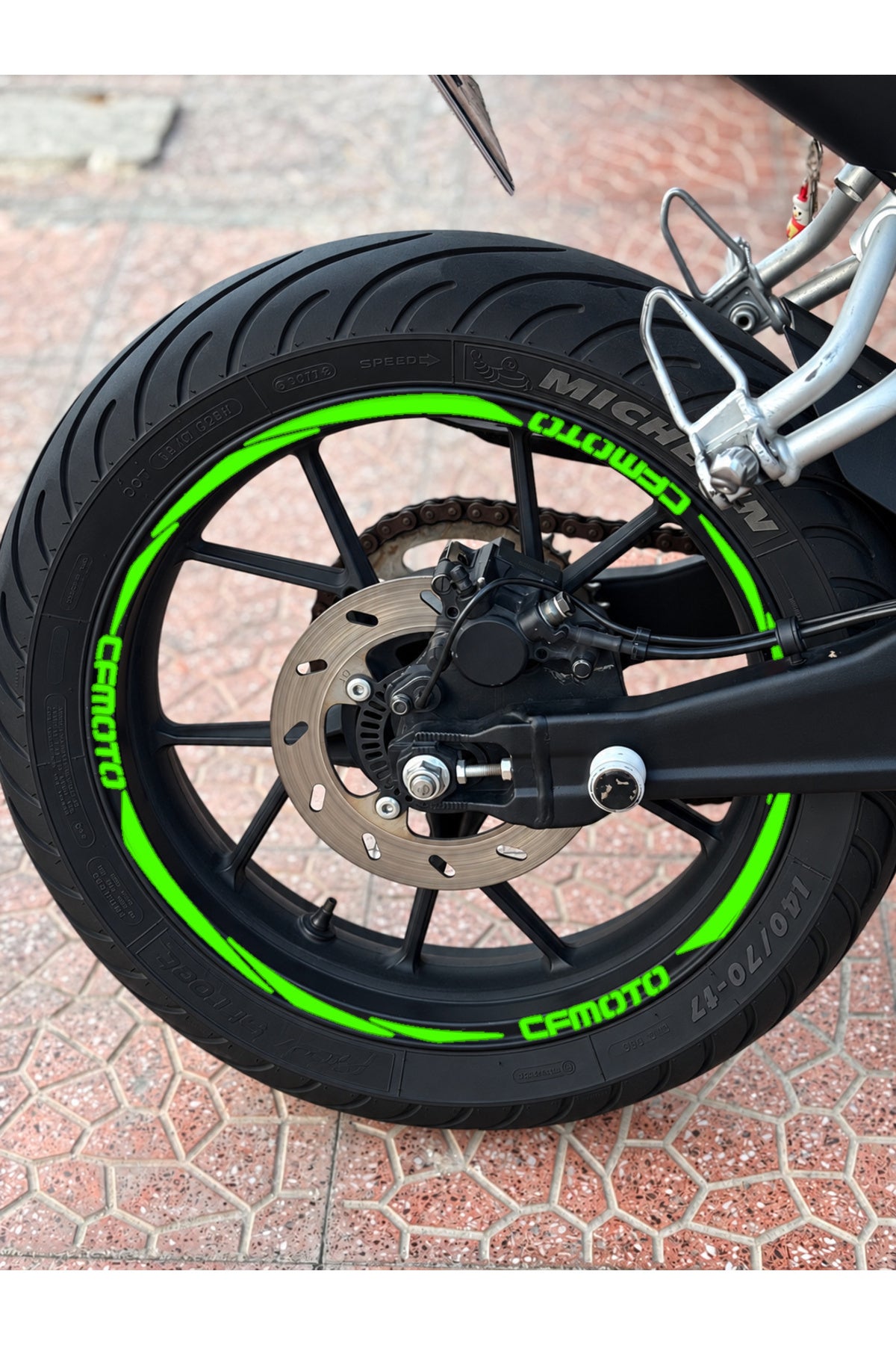 CFMOTO Motosikletler için 17 Inch Tüm Jantlara Uyumlu Universal Jant Şeridi+CFMOTO Yazıları (Ön ve Arka Janta Yeterli)