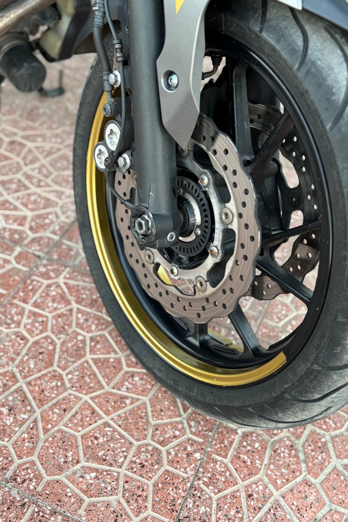 Motosiklet Jantı için Gold Renk Yarım Jant Şeridi Sticker (17 Inch Uyumlu 4 Parça)