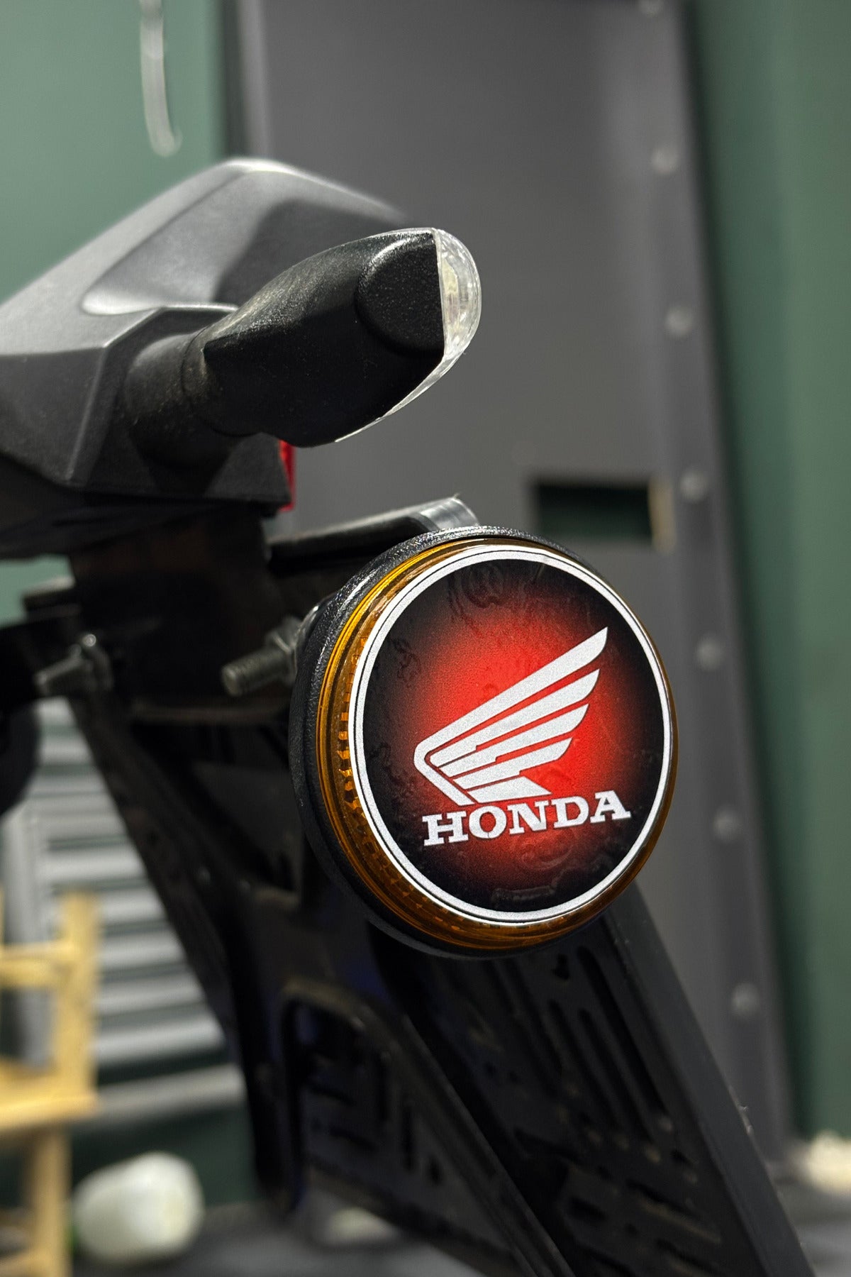 Honda PCX Kedigözü Reflektörü için 5CMx5CM Yuvarlak Sticker Seti (2 Adet)