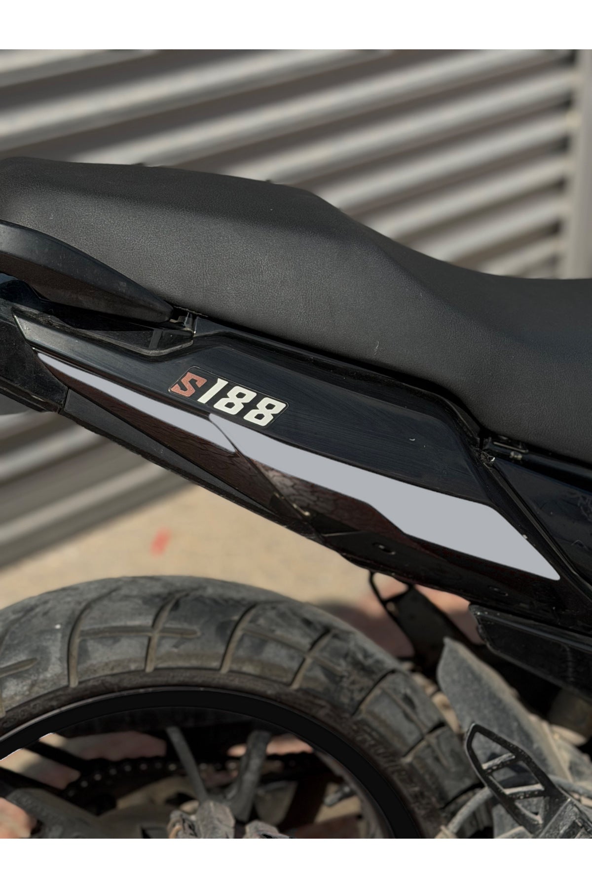 Falcon Salvador S188 için Arka Kuyruk Orijinal Renk Değişim Sticker