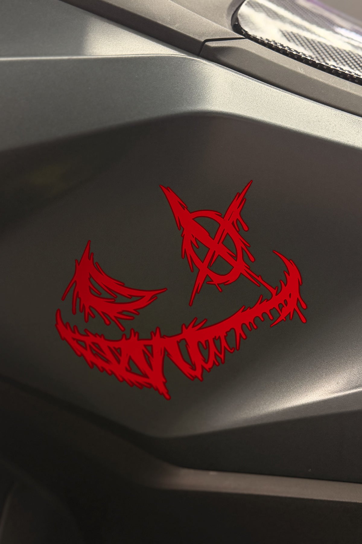 Motosiklet ve Kask için Gülen Yüz Canavar Sticker
