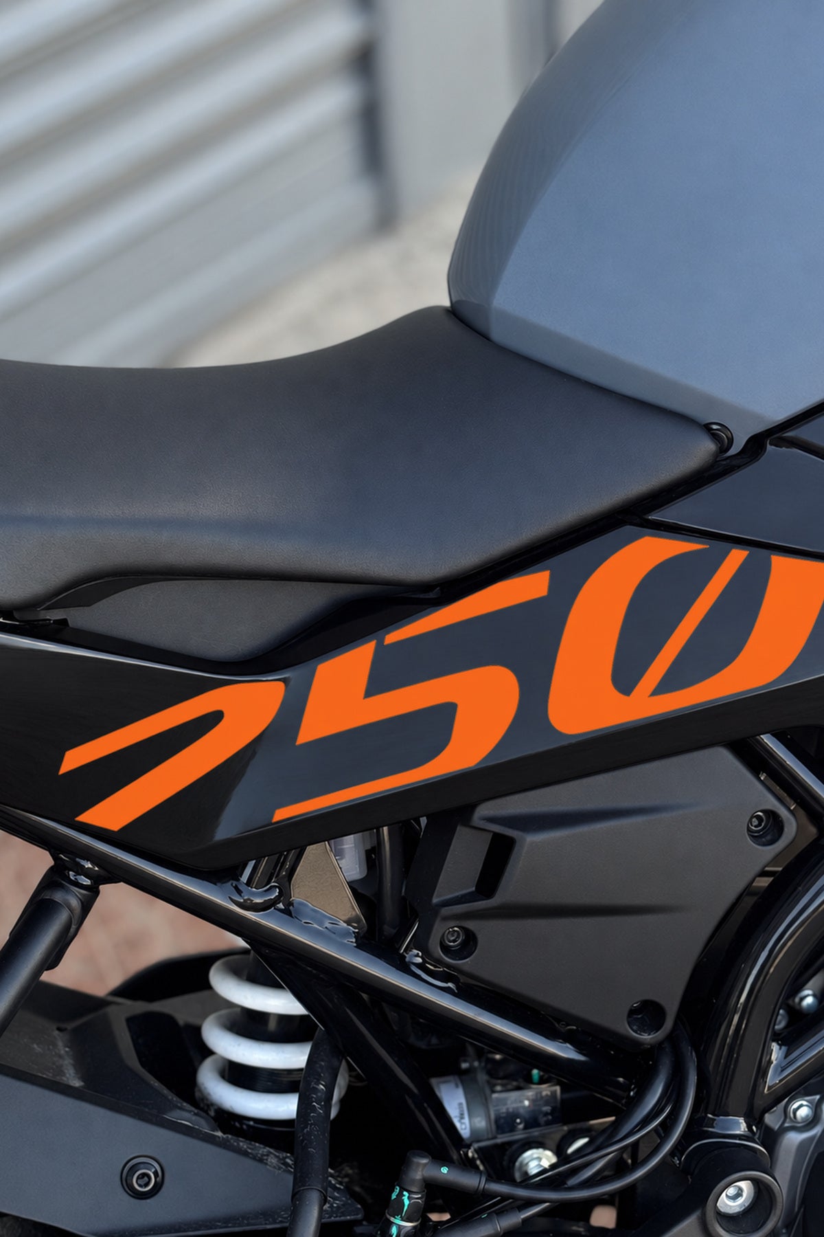CFMOTO 250SR için Hazır Kalıp 250 Yazıları Sticker Etiket (Sağ ve Sol )