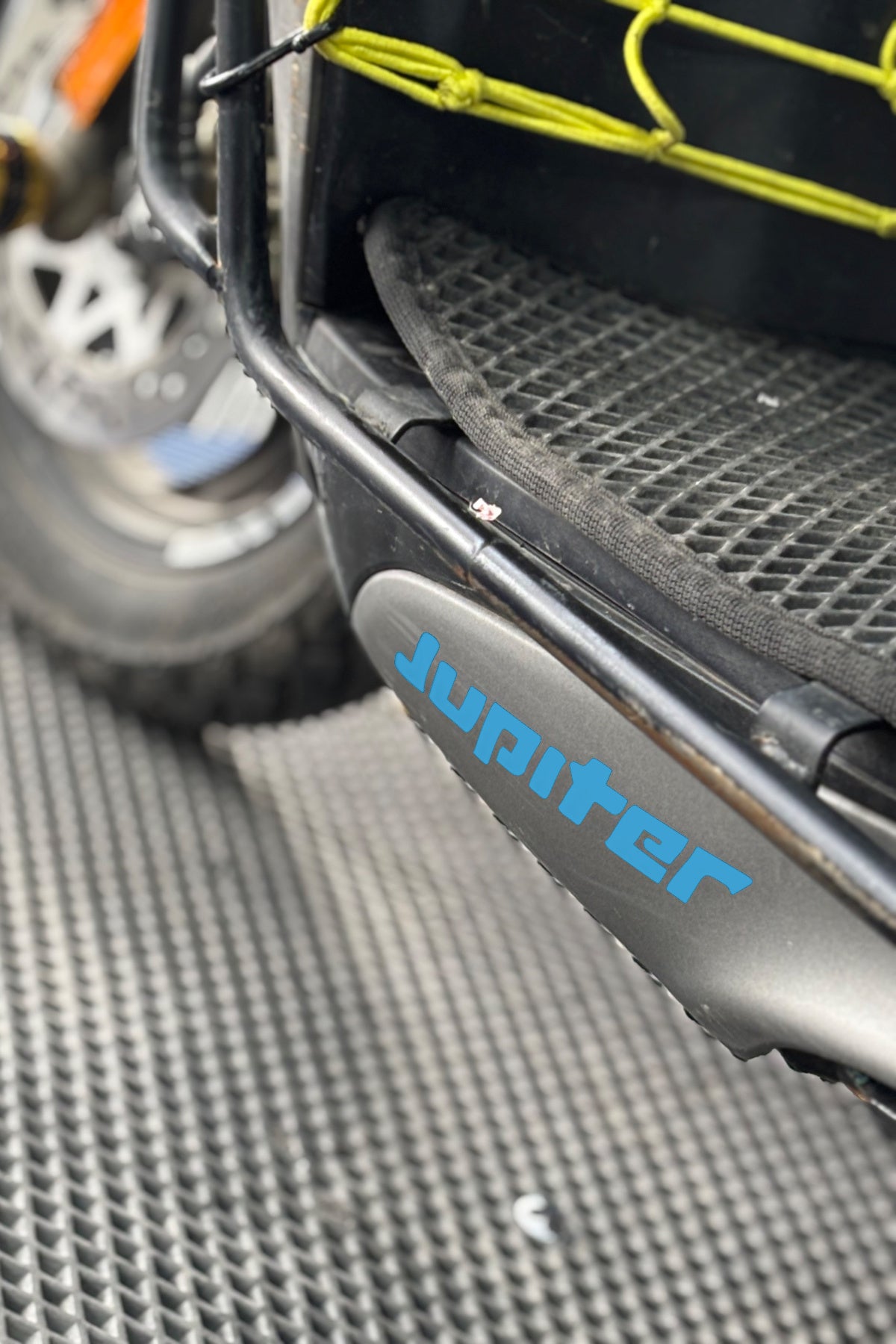TVS Jupiter 125 için Alt Sakal Jupiter Yazıları Sticker (15CMx3CM)(2 Adet)