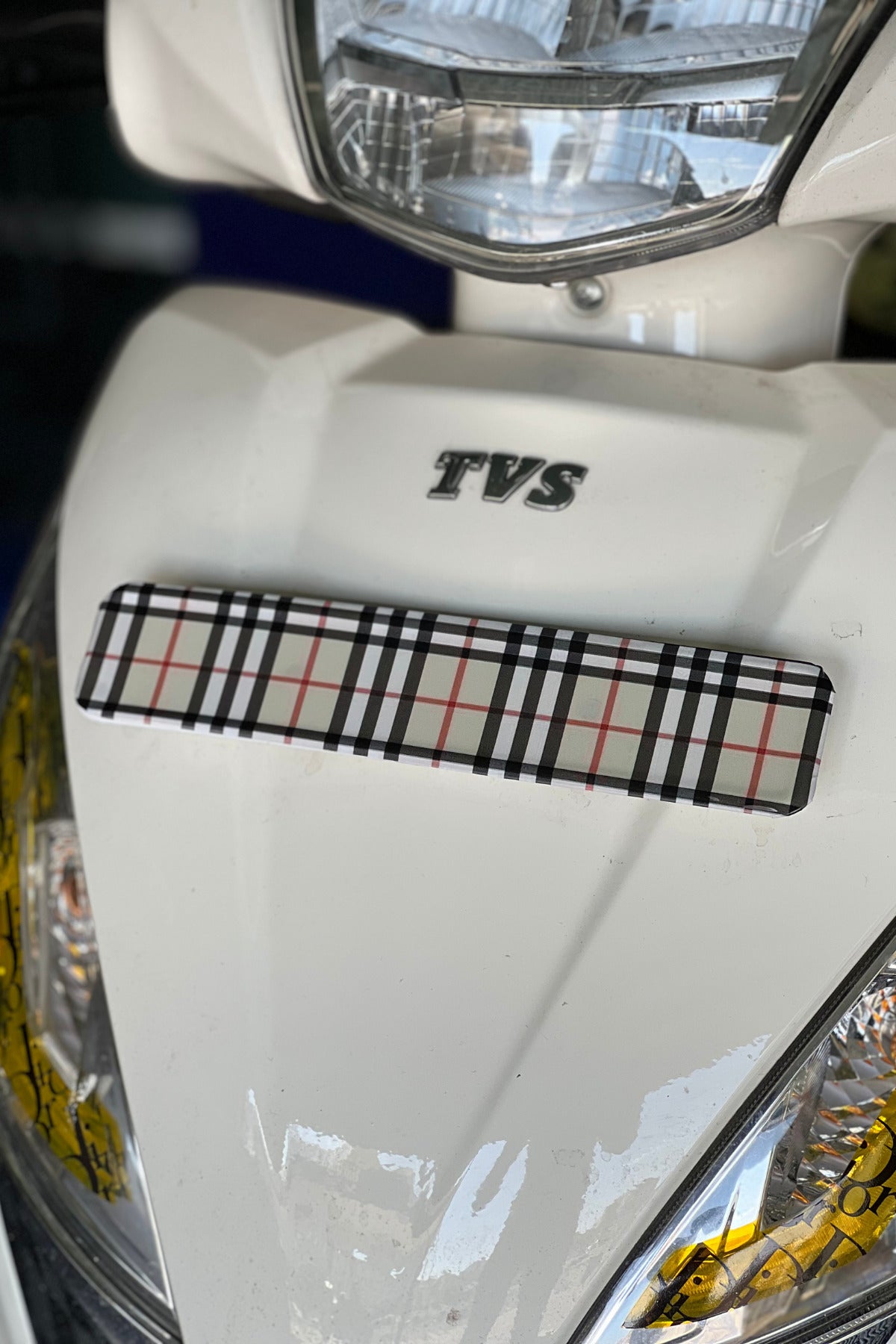 TVS Jupiter 125 Ön Plakası için Bayrak ve Desenli Sticker