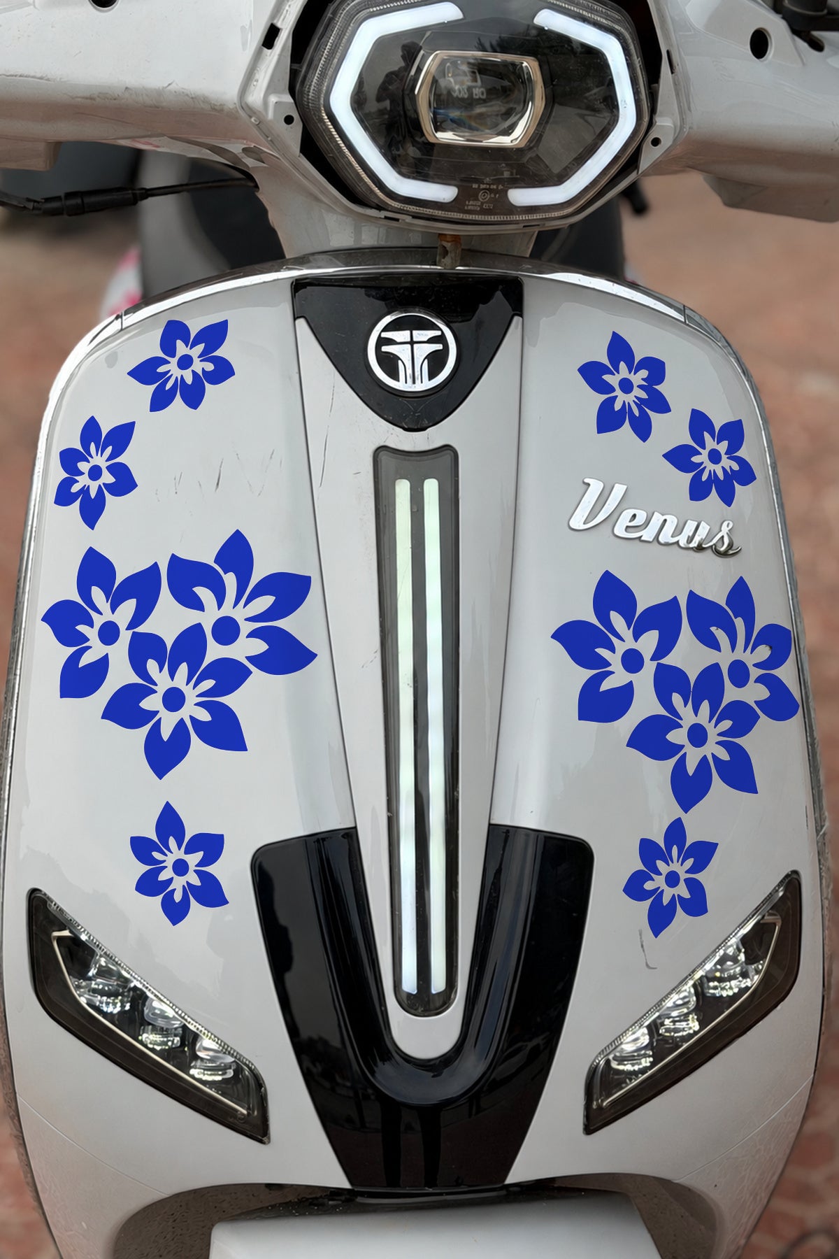 Motosiklet ve Kask için Çiçek Desenleri Sticker Etiket (Fotoğraftaki Adet Kadar Gelmektedir)