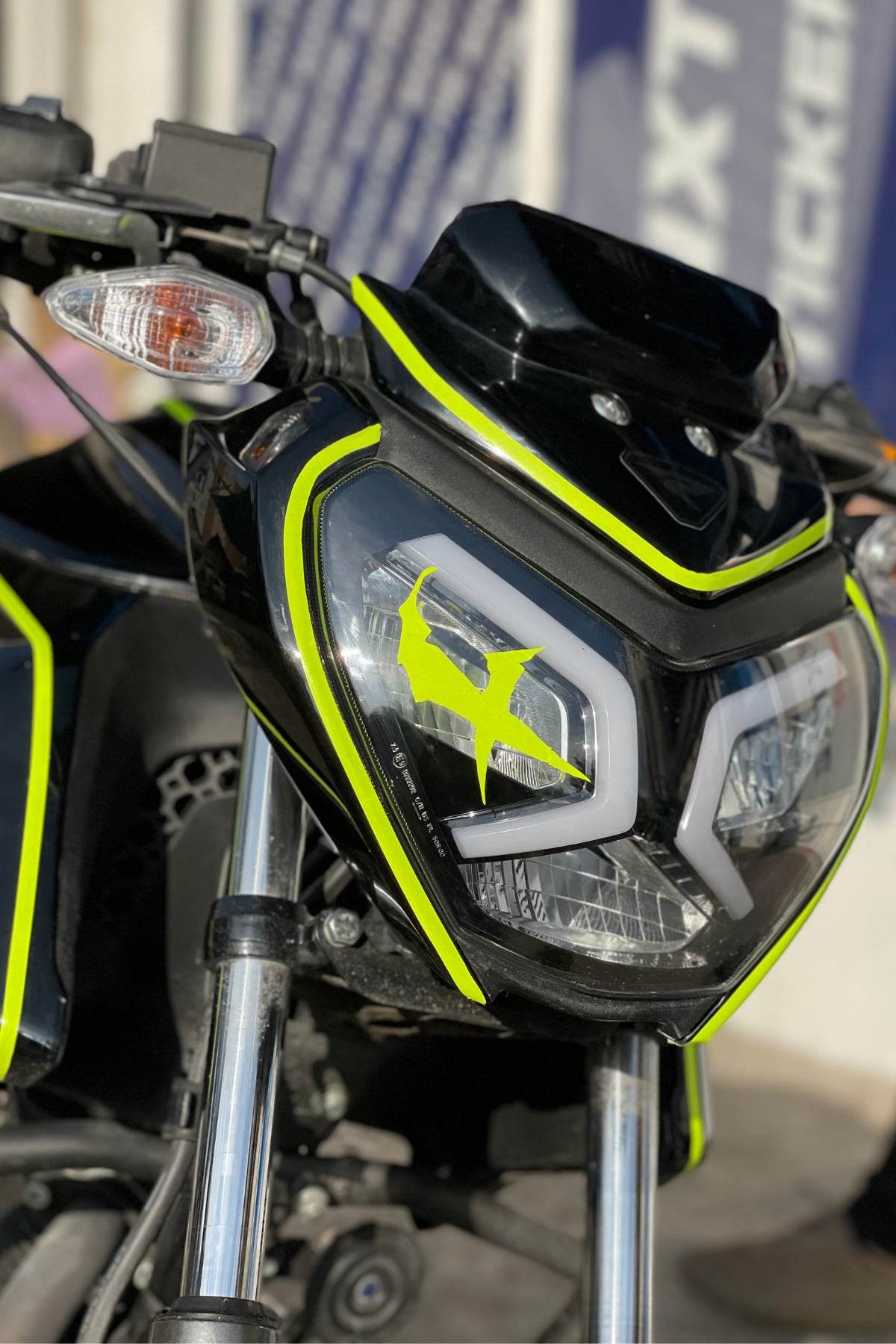 Motor Farı için Neon Sarı Venom Göz Sticker Etiket (1 Adet)