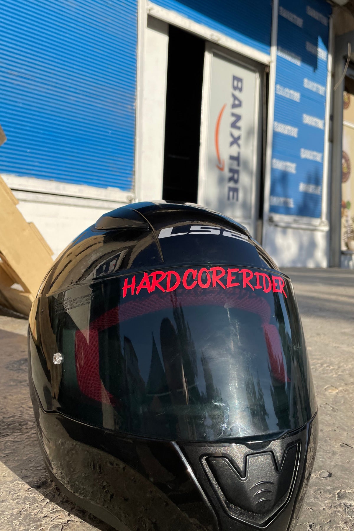 Kask Vizörü için Kırmızı Hard Core Rider Sticker Etiket 14CMx2CM (1 Adet) (Görüşe Engel Olmaz)