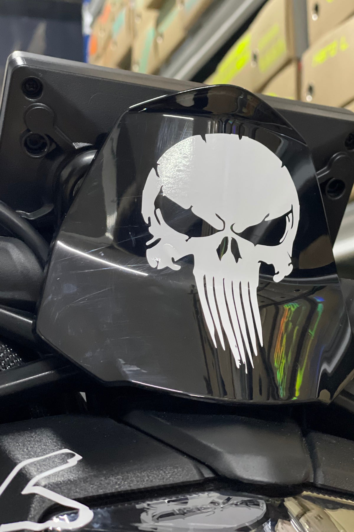 Motor-Araba-Kask için Beyaz Renk Punısher Kurukafa Sticker Etiket (12CMx6CM)(1 Adet)