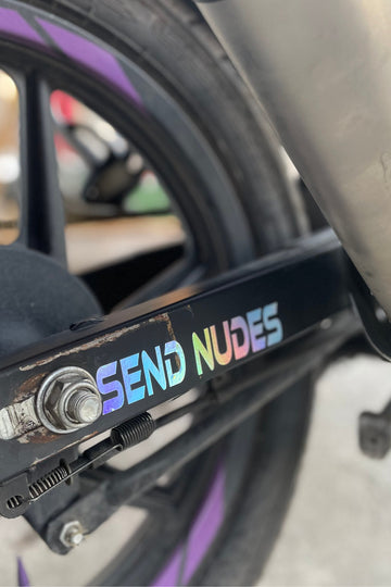 Motor-Araba-Kask için Hologramlı Send Nudes Sticker Etiket 14CMx3CM (1 Adet) uyumlu