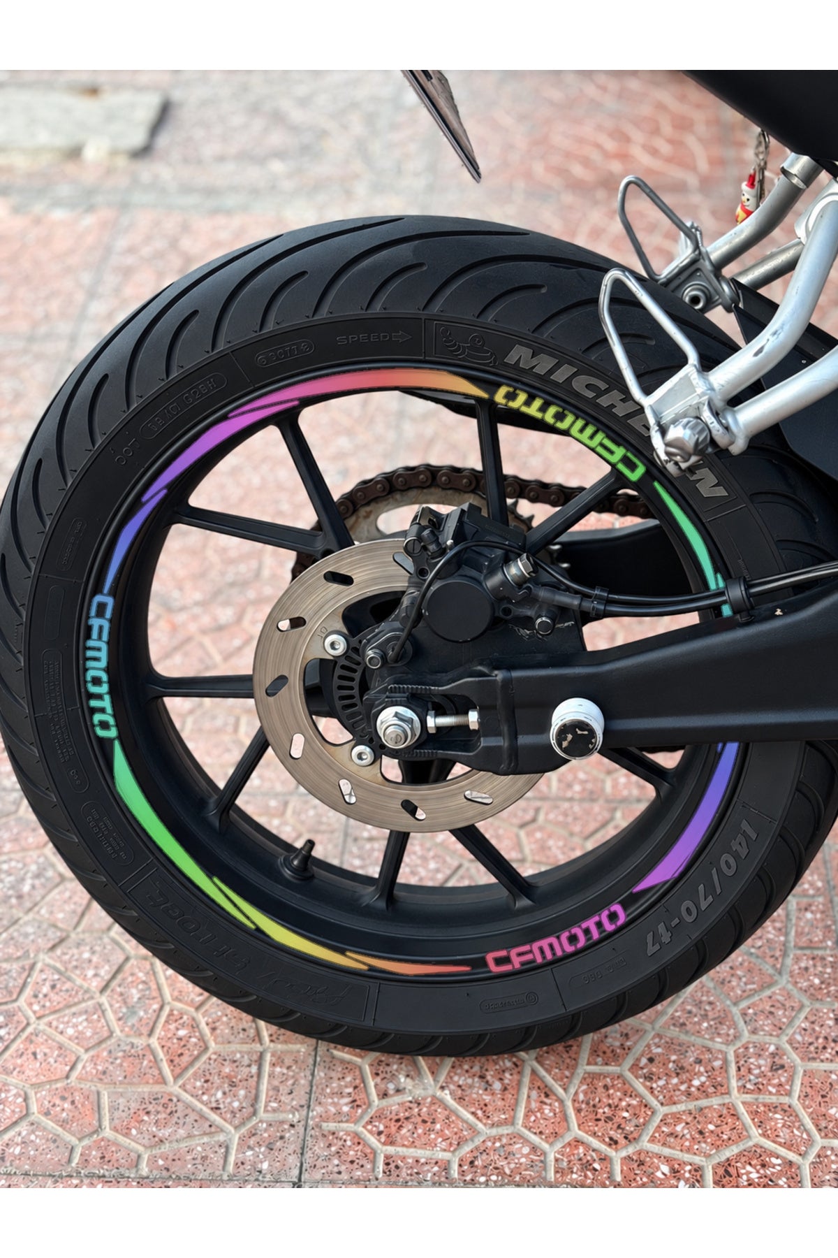 CFMOTO Motosikletler için 17 Inch Tüm Jantlara Uyumlu Universal Jant Şeridi+CFMOTO Yazıları (Ön ve Arka Janta Yeterli)