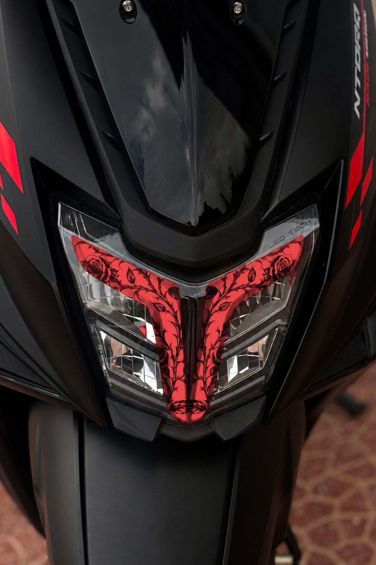 TVS Ntorq 125 için Sarmaşık Desenli Far Filmi Far Tasarım Sticker (Sağ ve Sol)