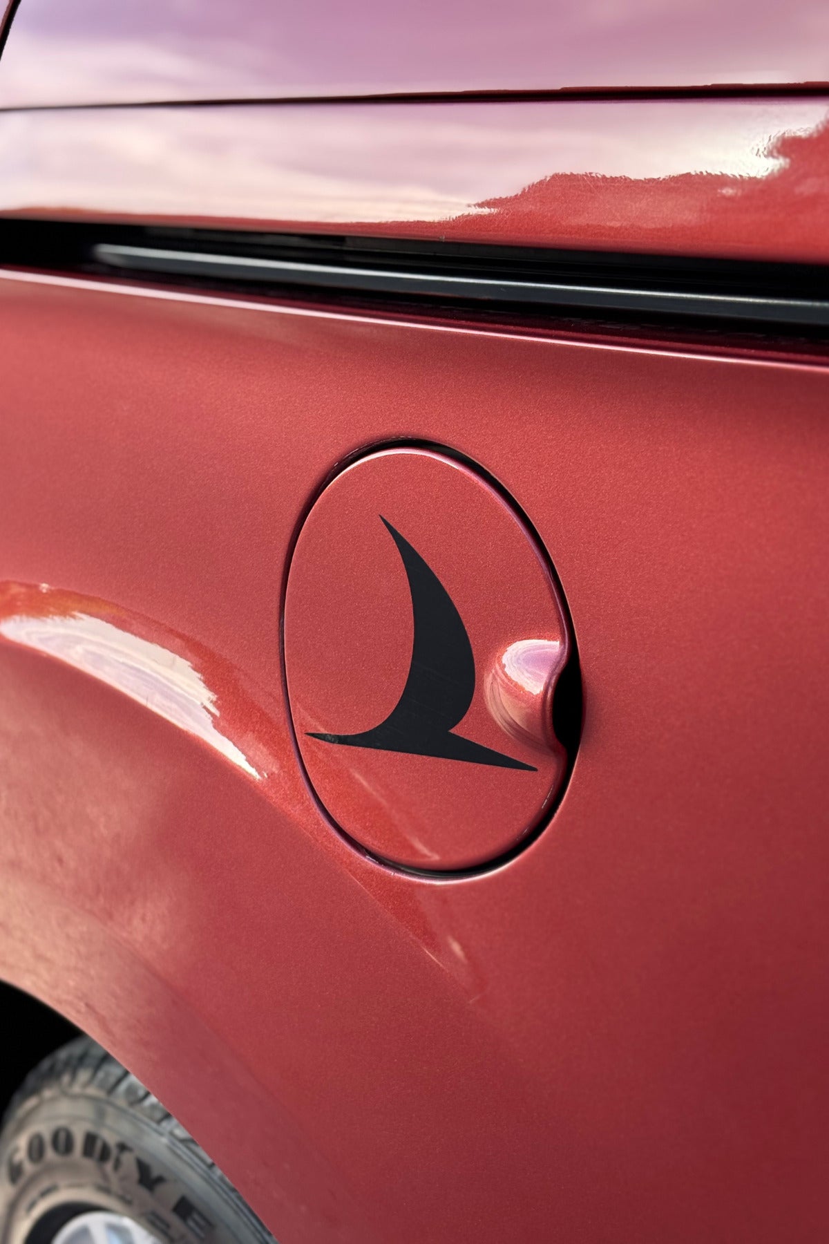 Araba Depo Kapağı için Siyah Renk THY Logo Sticker Etiket (1 Adet)