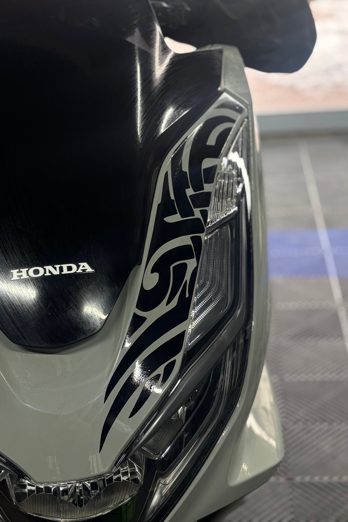 Honda PCX için Uyumlu Far Üstü Tribal Desen Sticker Etiket (Tam Uyumlu Kesme Biçmesiz)