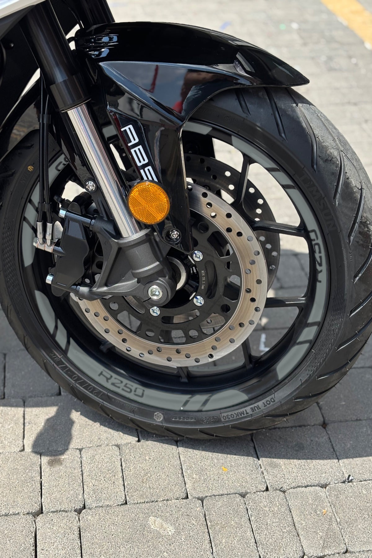 RKS R250 için 12 Parça R250 Yazılı Jant Şeridi Sticker Seti (Ön Arka Sağ Sol Yeterli)