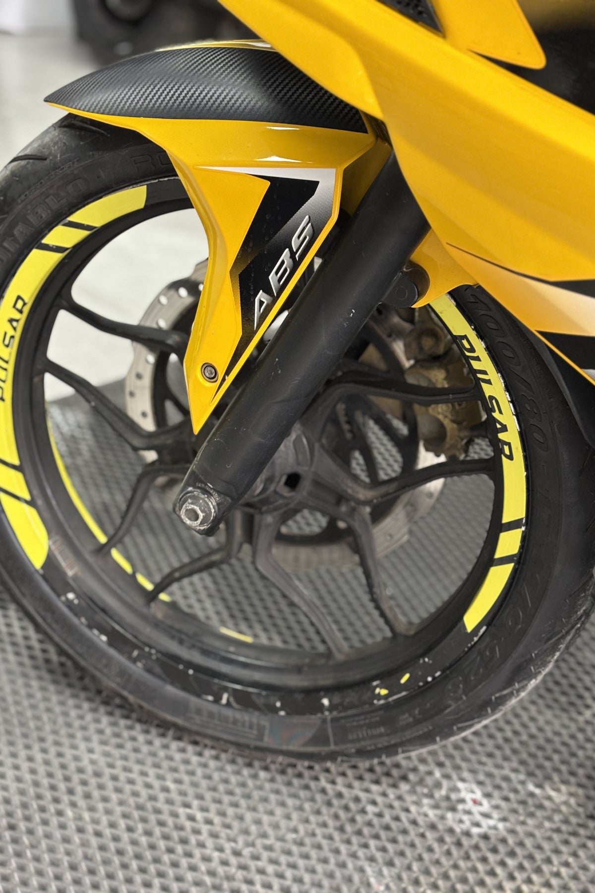 Pulsar Motorsiklet Grubu için Sarı Renk Jant Şeridi Sticker Etiket (8 Parça)