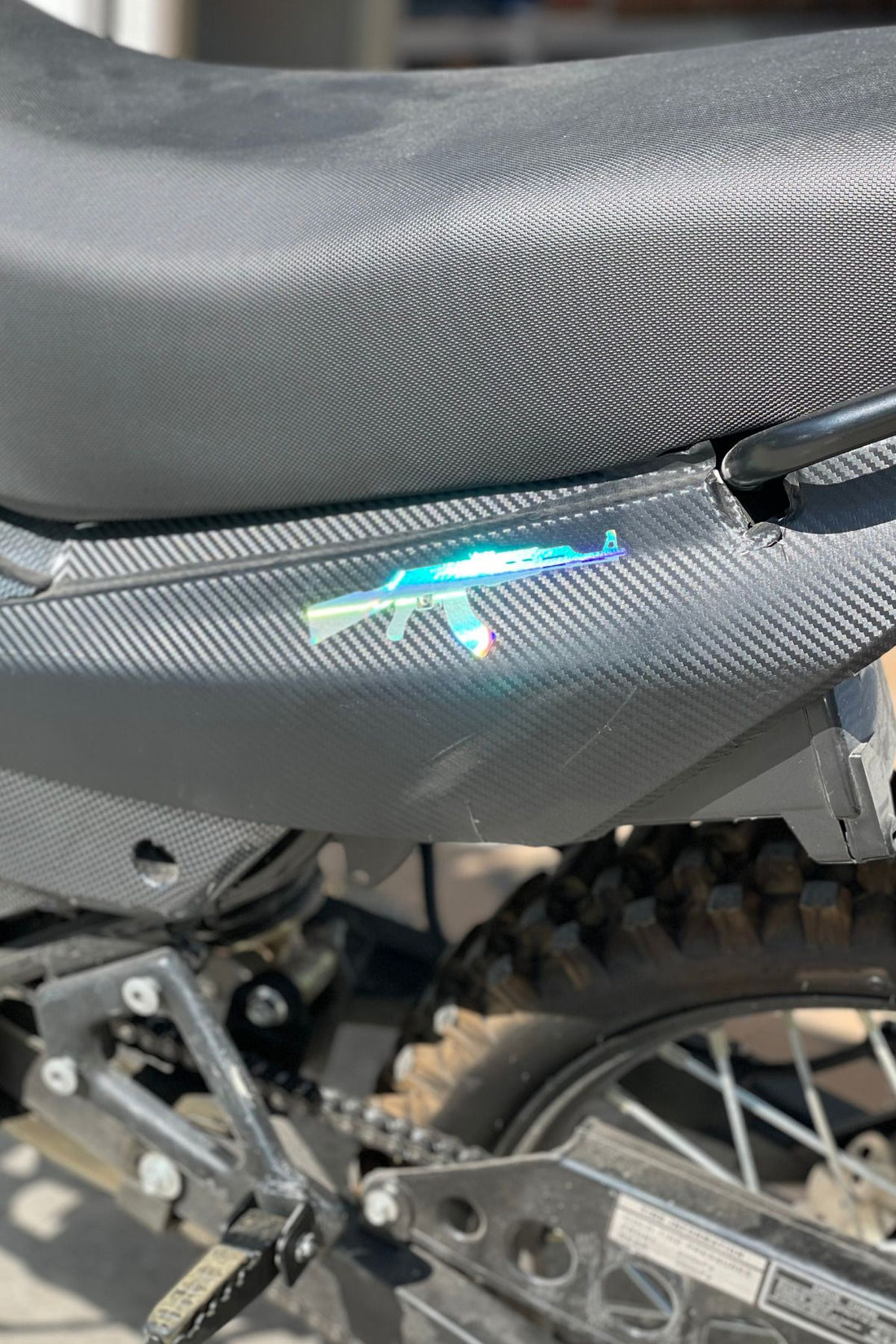 Motor-Araba-Kask Uyumlu Hologramlı Renk Değiştiren Kalaşnikov Ak-47 Keleş Sticker Etiket 14CMx4CM