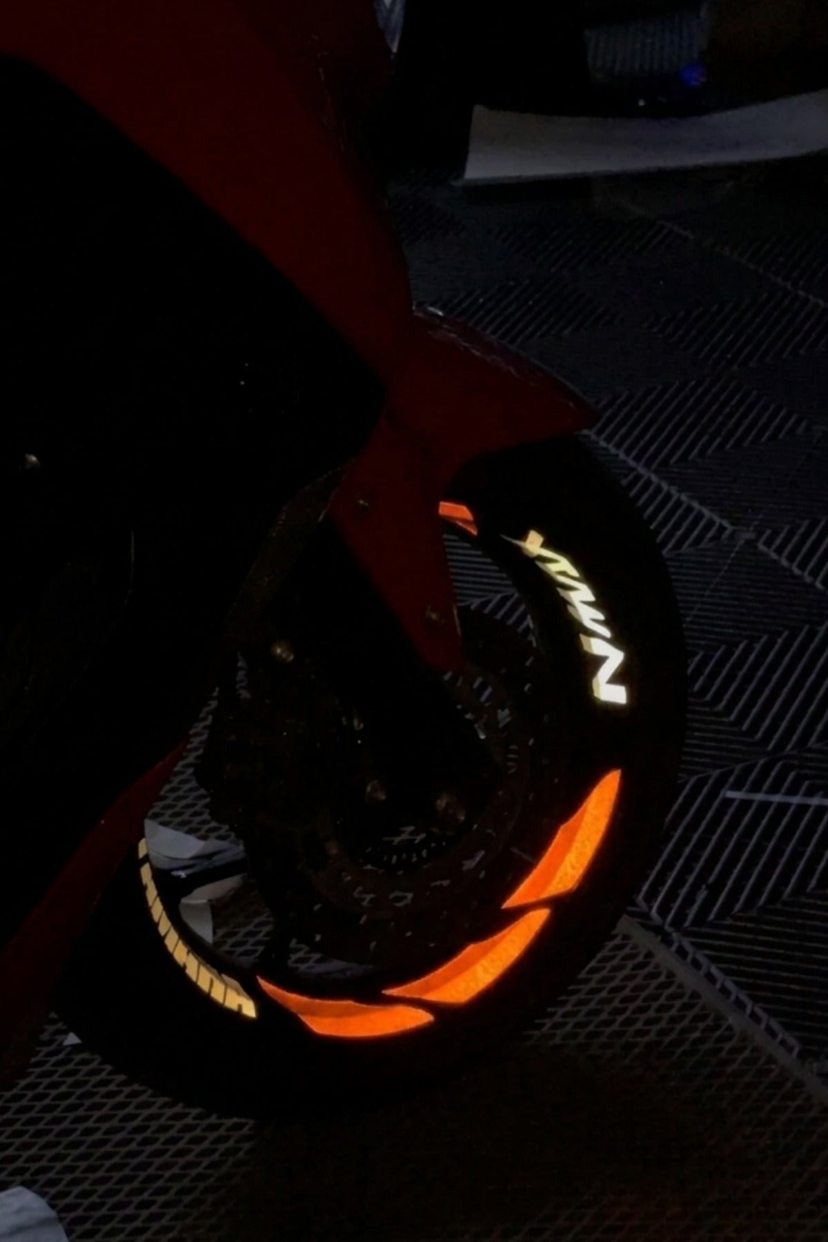 Yamaha Nmax için 13 Inch Tüm Jantlara Uyumlu Ultra Reflektörlü Jant Şeridi SETİ (16 Parça)