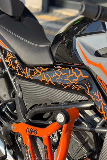 Motor ve Kask için Tüm Motorlara Uyumlu Turuncu Şimşek Yıldırım Sticker Seti (16'lı)