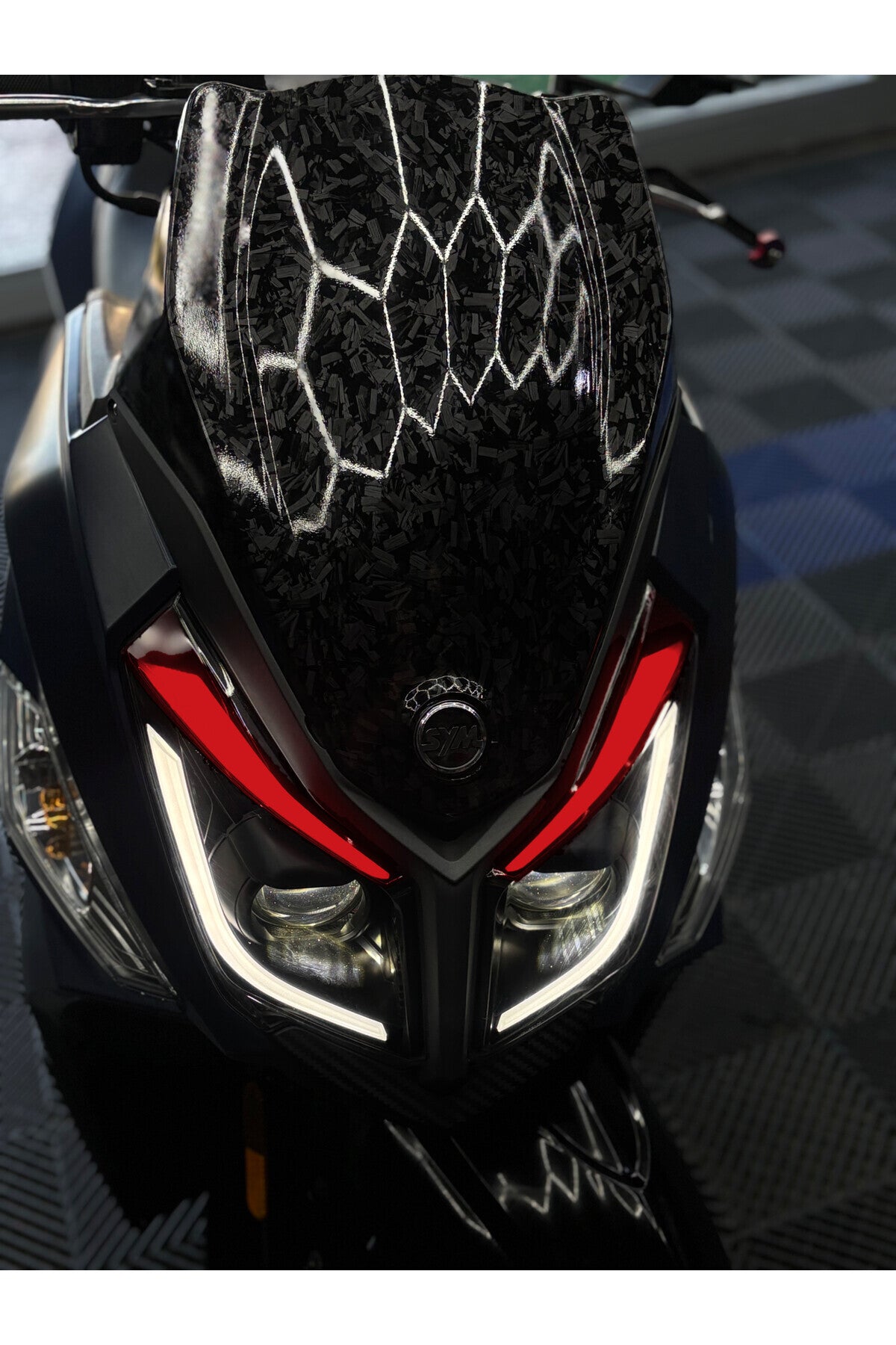 SYM Jet 14 Scooter için Gündüz Ledi Far Renklendirme Sticker Far Tasarım Film (Sağ ve Sol)